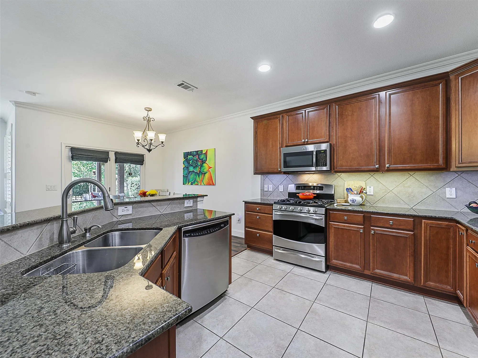 Property Slideshow image 8 of 38 | 6073 prairie bend ln, Frisco, TX, 75036