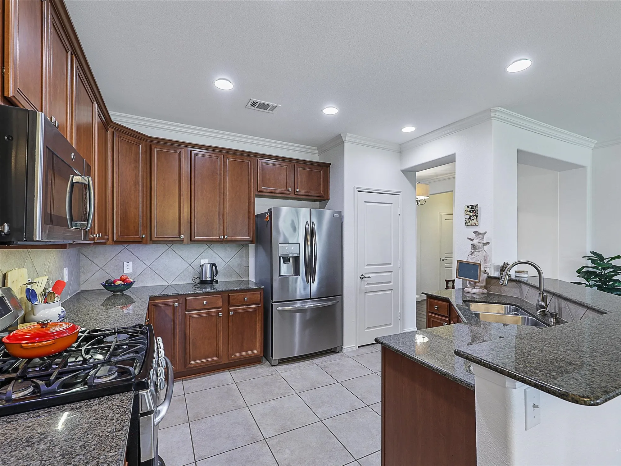 Property Slideshow image 9 of 38 | 6073 prairie bend ln, Frisco, TX, 75036