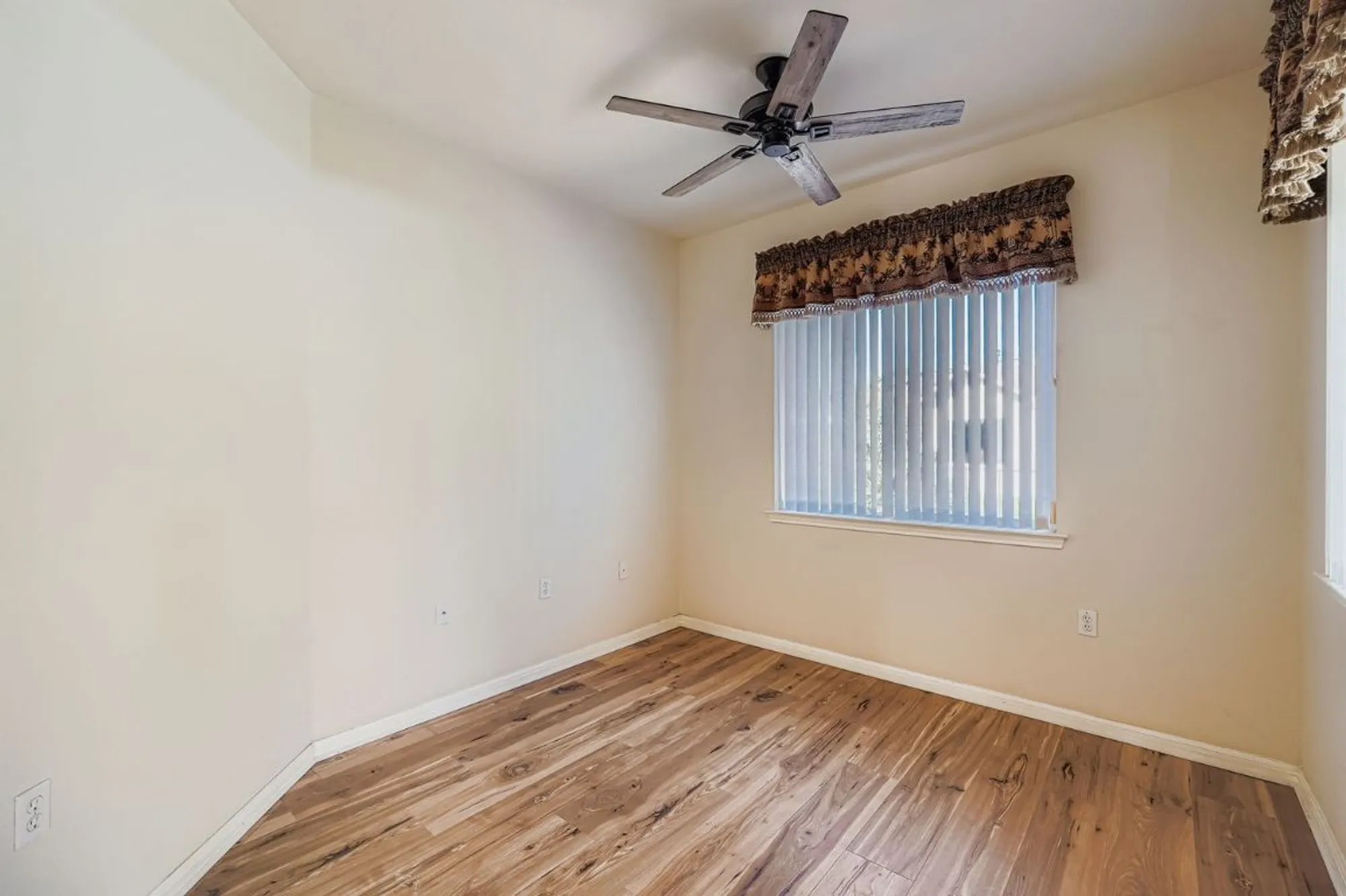 Property Slideshow image 14 of 29 | 102 lubbock dr, Georgetown, TX, 78633