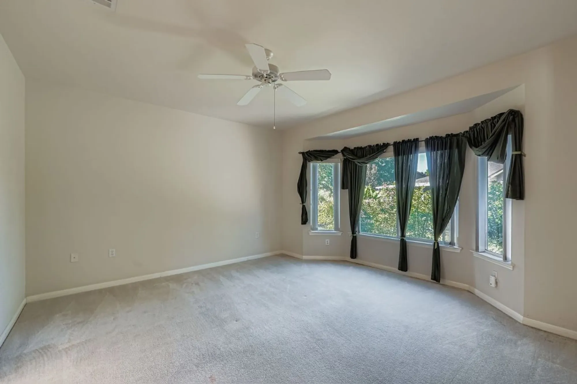 Property Slideshow image 16 of 29 | 102 lubbock dr, Georgetown, TX, 78633