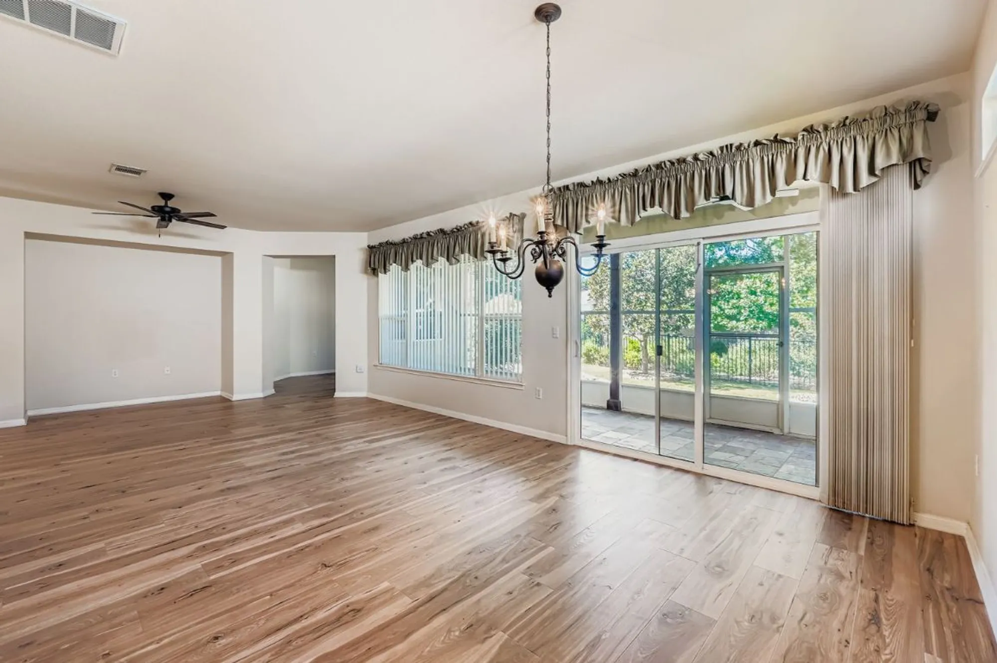 Property Slideshow image 7 of 29 | 102 lubbock dr, Georgetown, TX, 78633