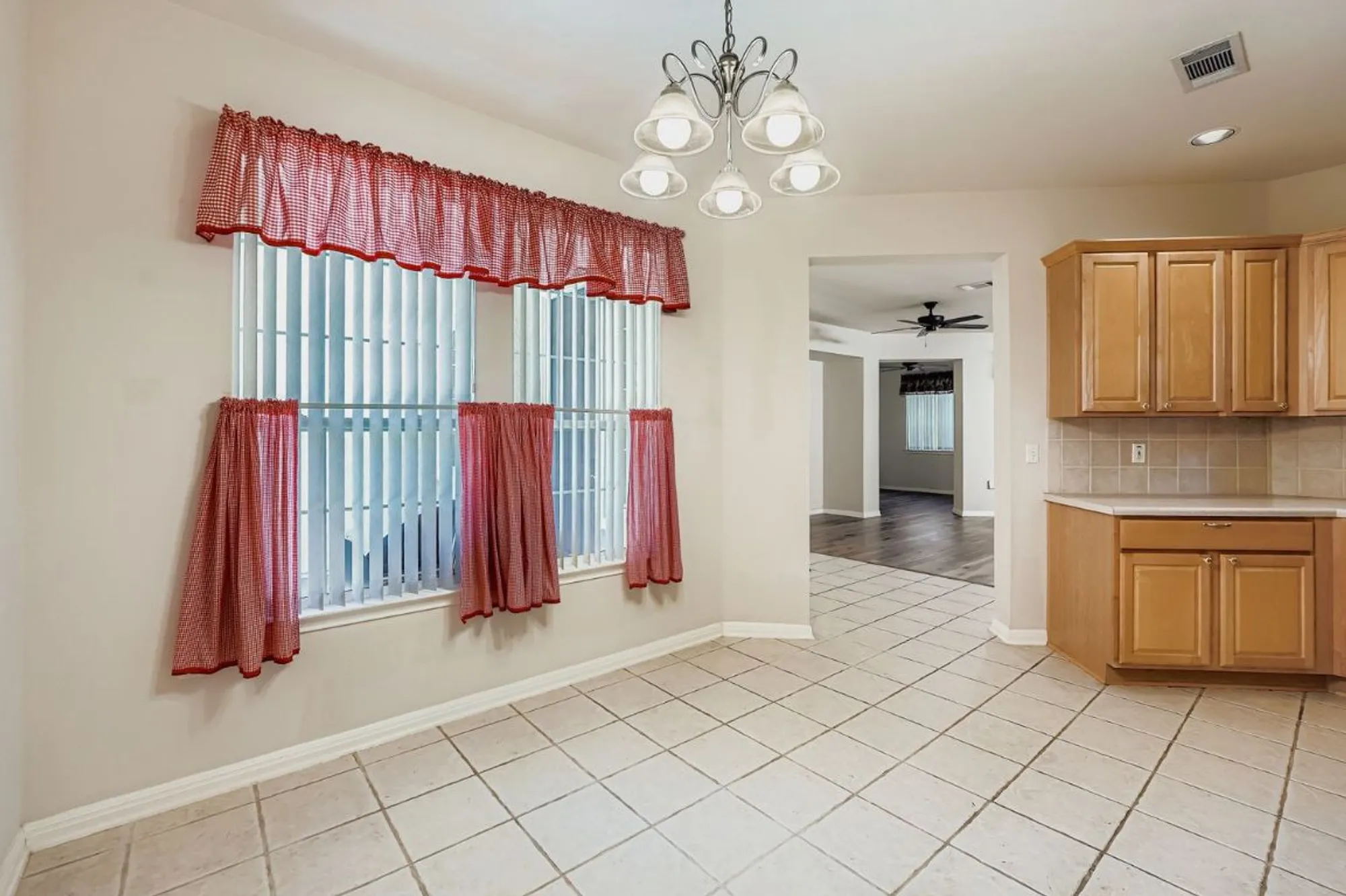 Property Slideshow image 8 of 29 | 102 lubbock dr, Georgetown, TX, 78633