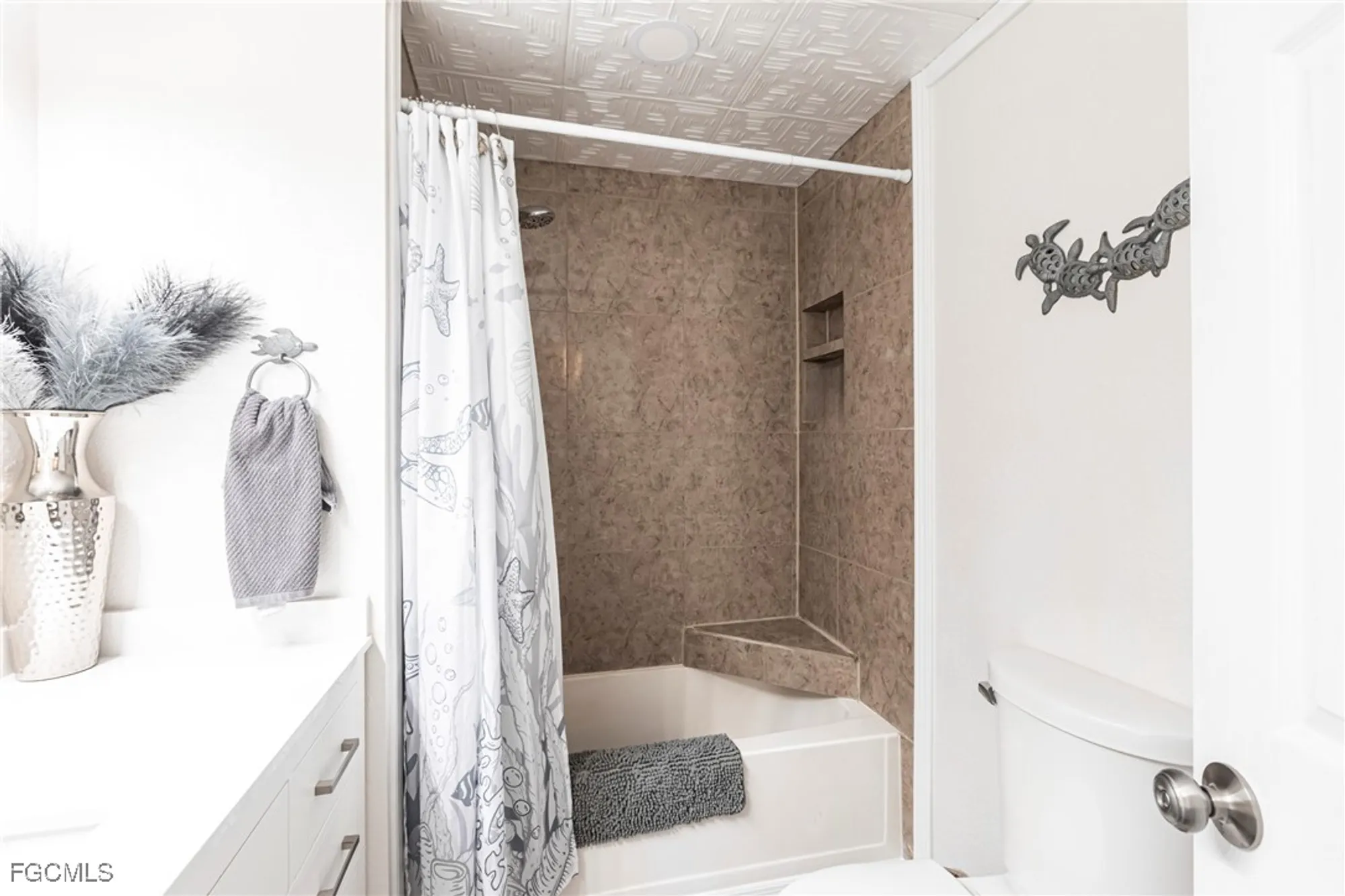 Property Slideshow image 15 of 35 | 5701 captain john smith loop, North Fort Myers, FL, 33917