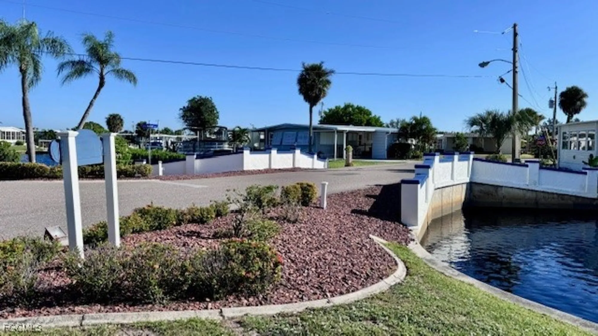 Property Slideshow image 10 of 39 | 5563 sir walter way, North Fort Myers, FL, 33917