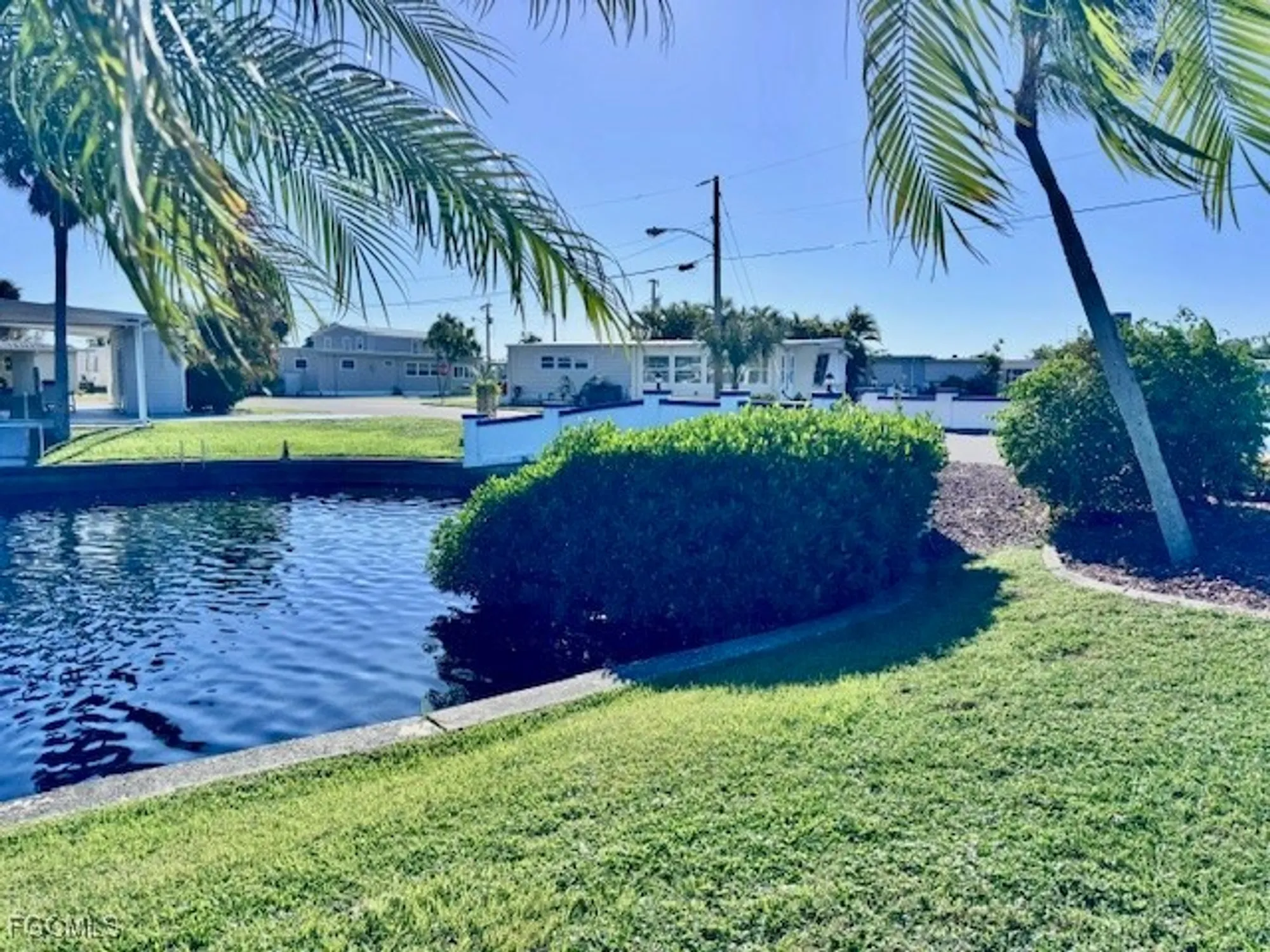 Property Slideshow image 9 of 39 | 5563 sir walter way, North Fort Myers, FL, 33917