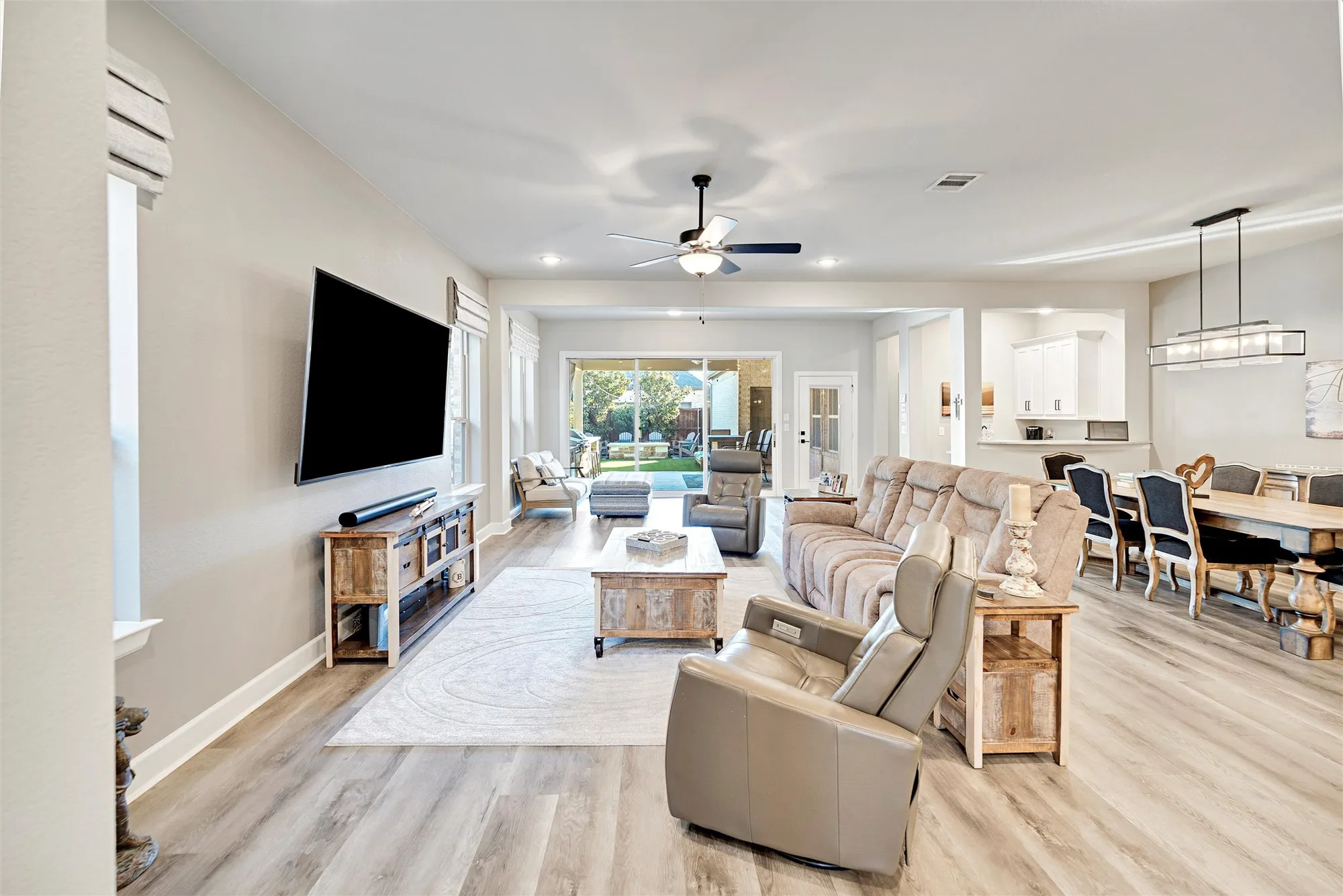 Property Slideshow image 15 of 39 | 4825 beaver creek dr, Arlington, TX, 76005