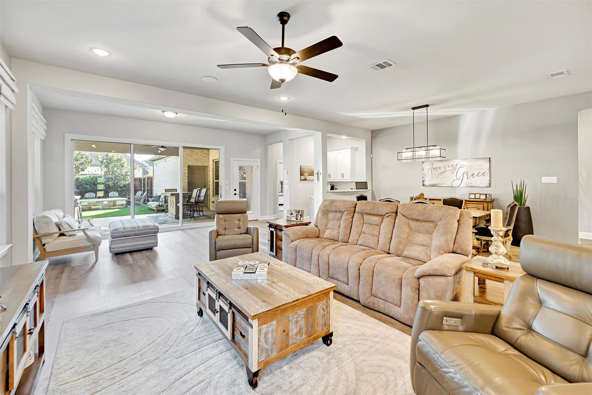 Property Slideshow image 16 of 39 | 4825 beaver creek dr, Arlington, TX, 76005
