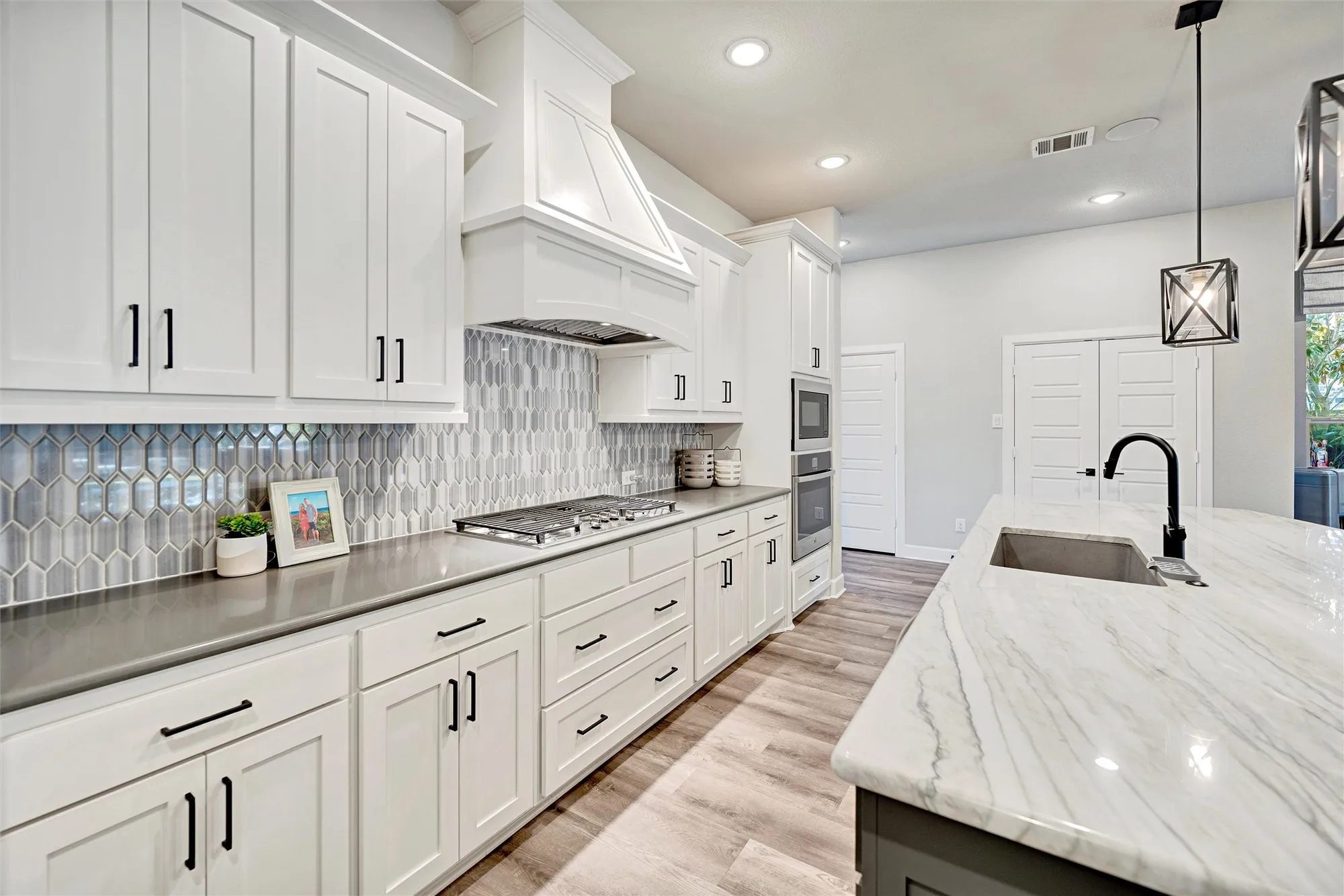 Property Slideshow image 10 of 39 | 4825 beaver creek dr, Arlington, TX, 76005