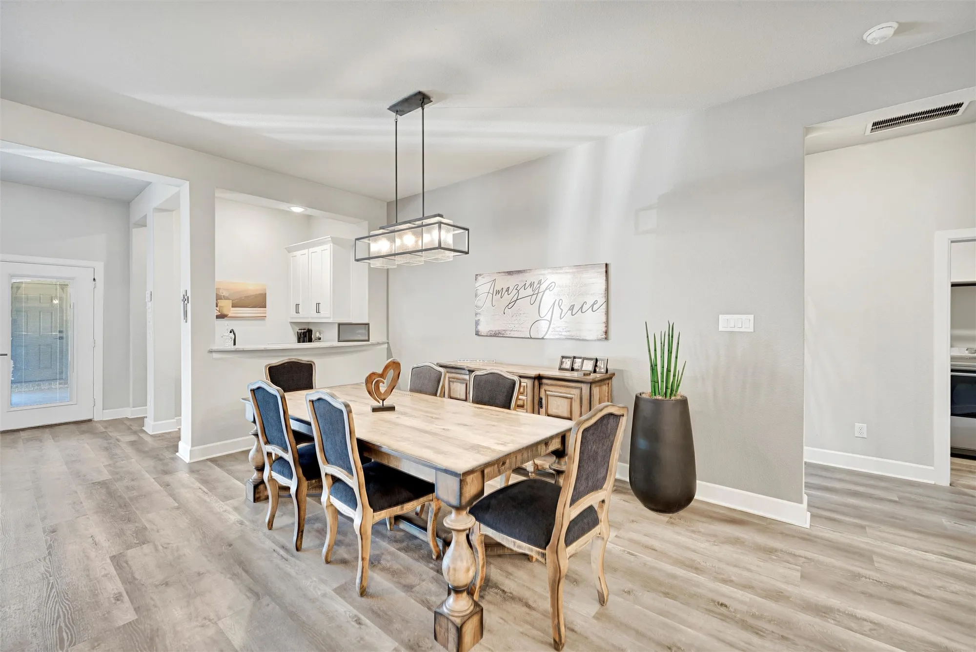 Property Slideshow image 11 of 39 | 4825 beaver creek dr, Arlington, TX, 76005