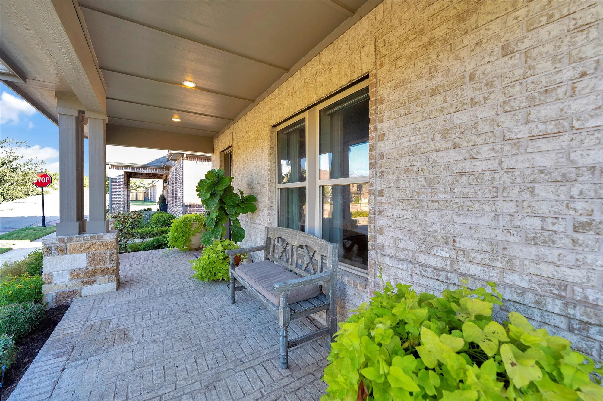 Property Slideshow image 5 of 39 | 4825 beaver creek dr, Arlington, TX, 76005