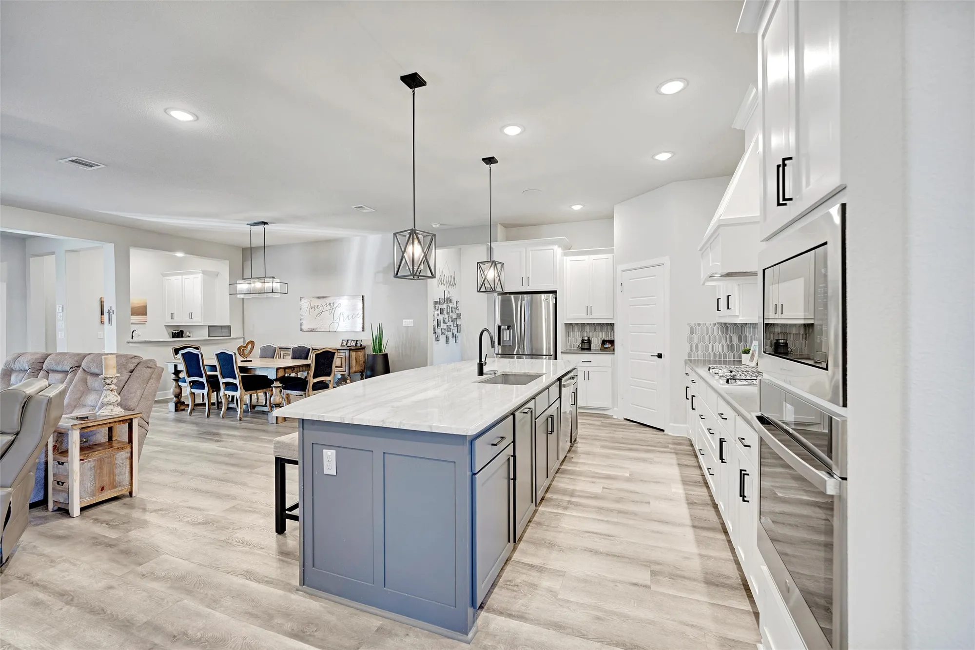 Property Slideshow image 8 of 39 | 4825 beaver creek dr, Arlington, TX, 76005