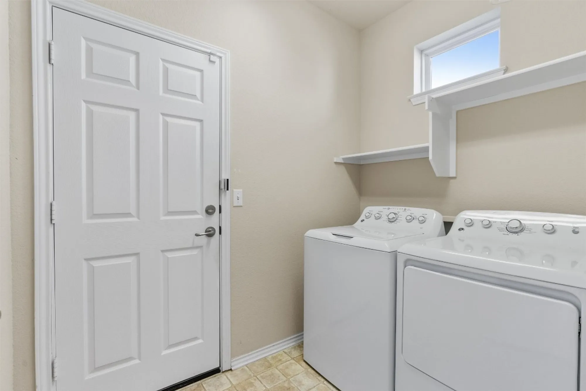 Property Slideshow image 14 of 31 | 337 portsmouth dr, Georgetown, TX, 78633