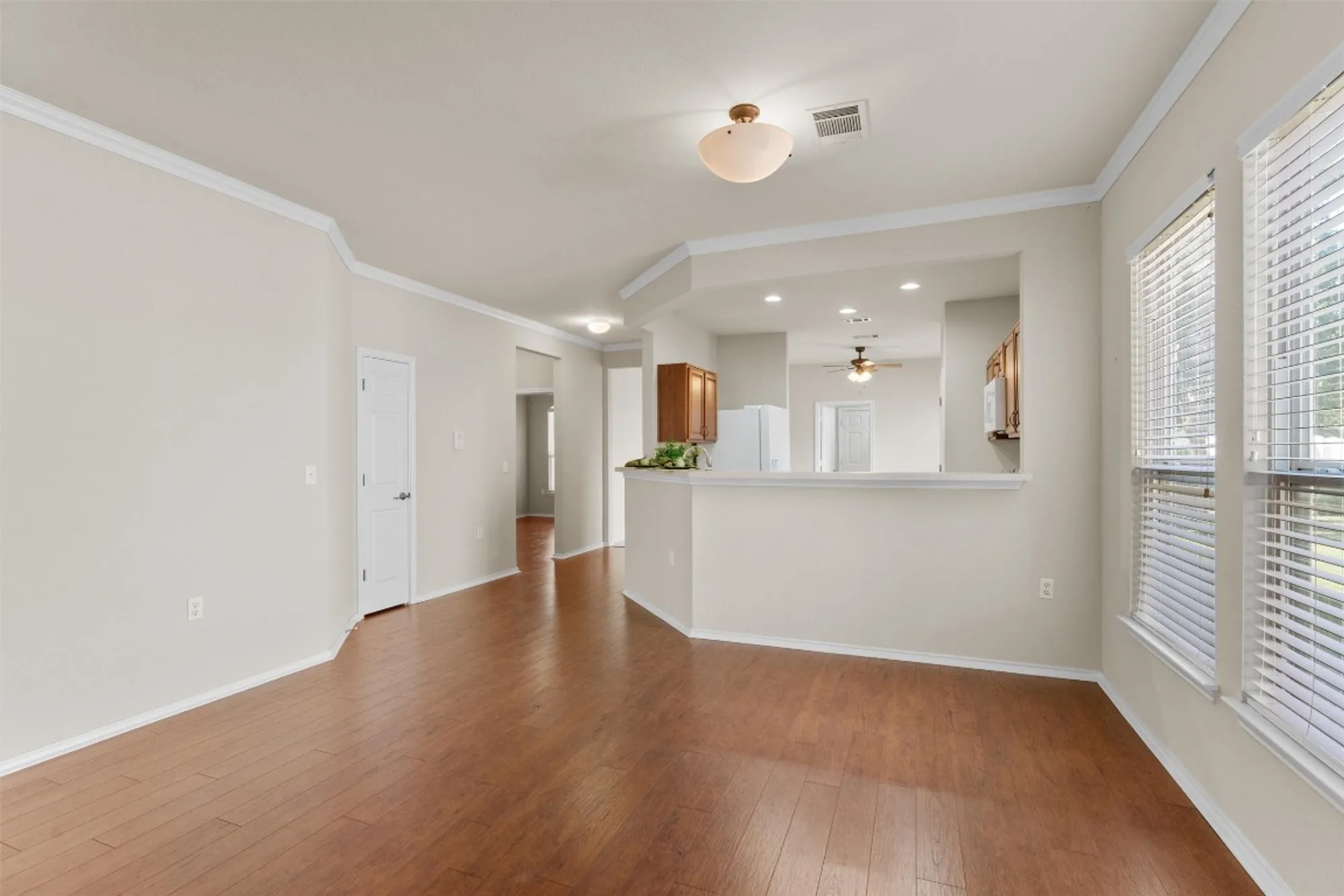 Property Slideshow image 16 of 31 | 337 portsmouth dr, Georgetown, TX, 78633