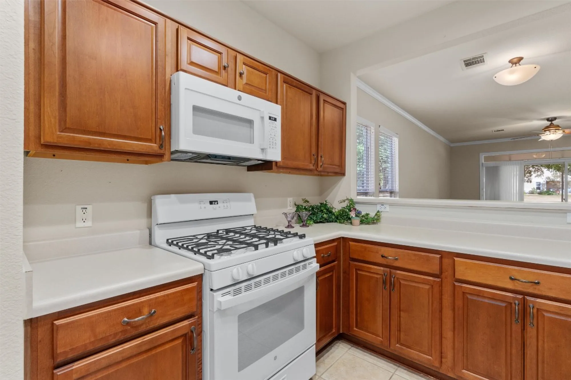 Property Slideshow image 12 of 31 | 337 portsmouth dr, Georgetown, TX, 78633