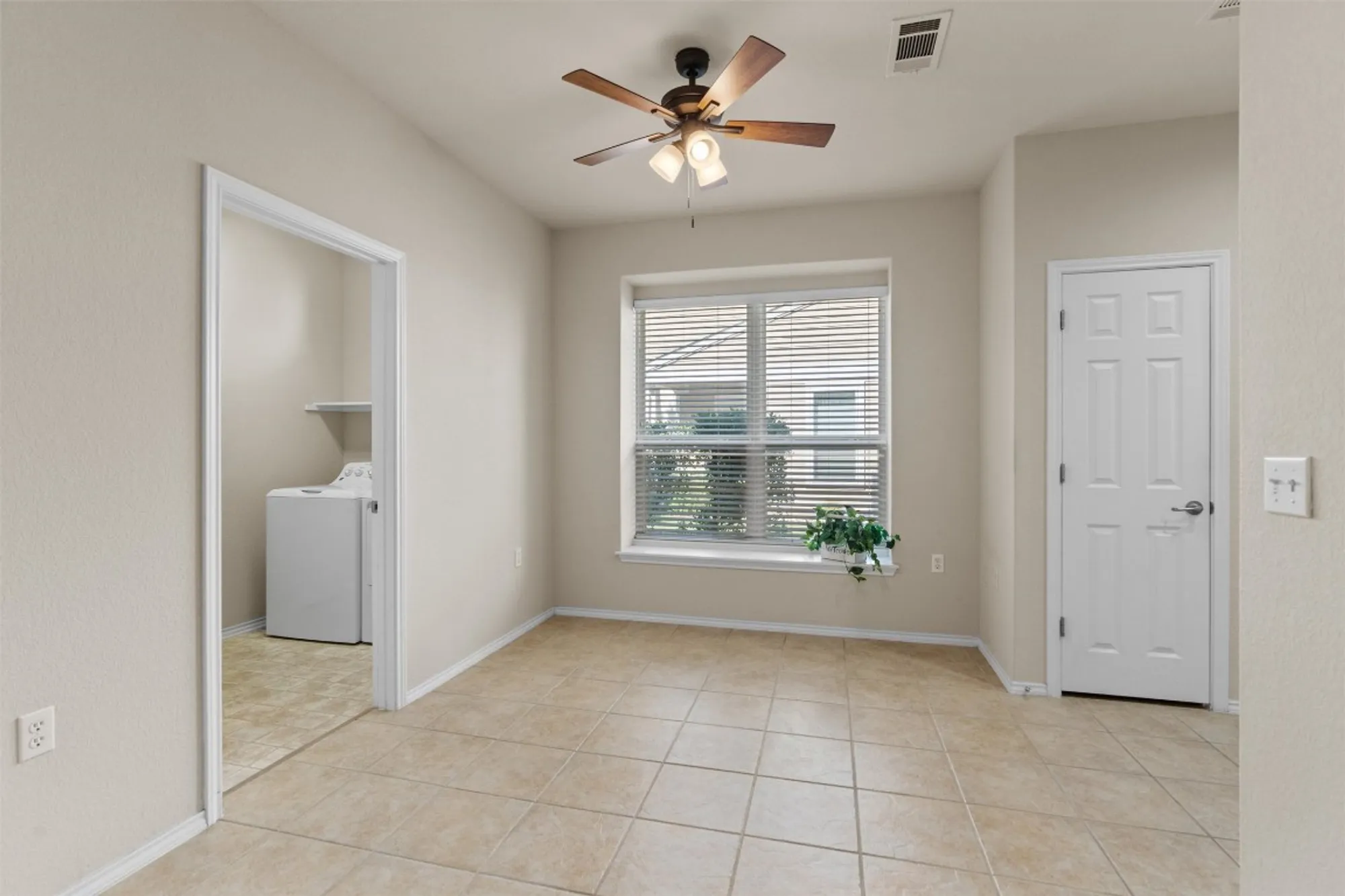 Property Slideshow image 7 of 31 | 337 portsmouth dr, Georgetown, TX, 78633