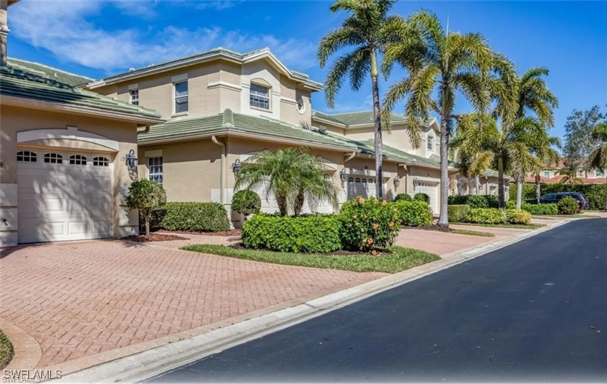 Property Slideshow image 1 of 32 | 558 vintage reserve ln # 19b, Naples, FL, 34119