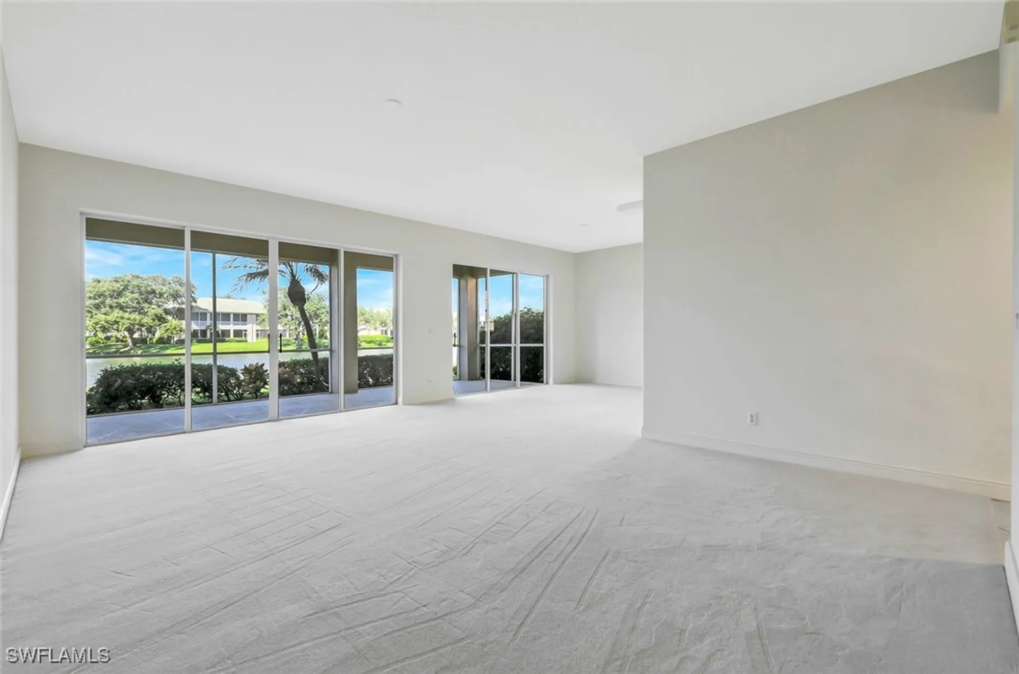 Property Slideshow image 10 of 32 | 558 vintage reserve ln # 19b, Naples, FL, 34119