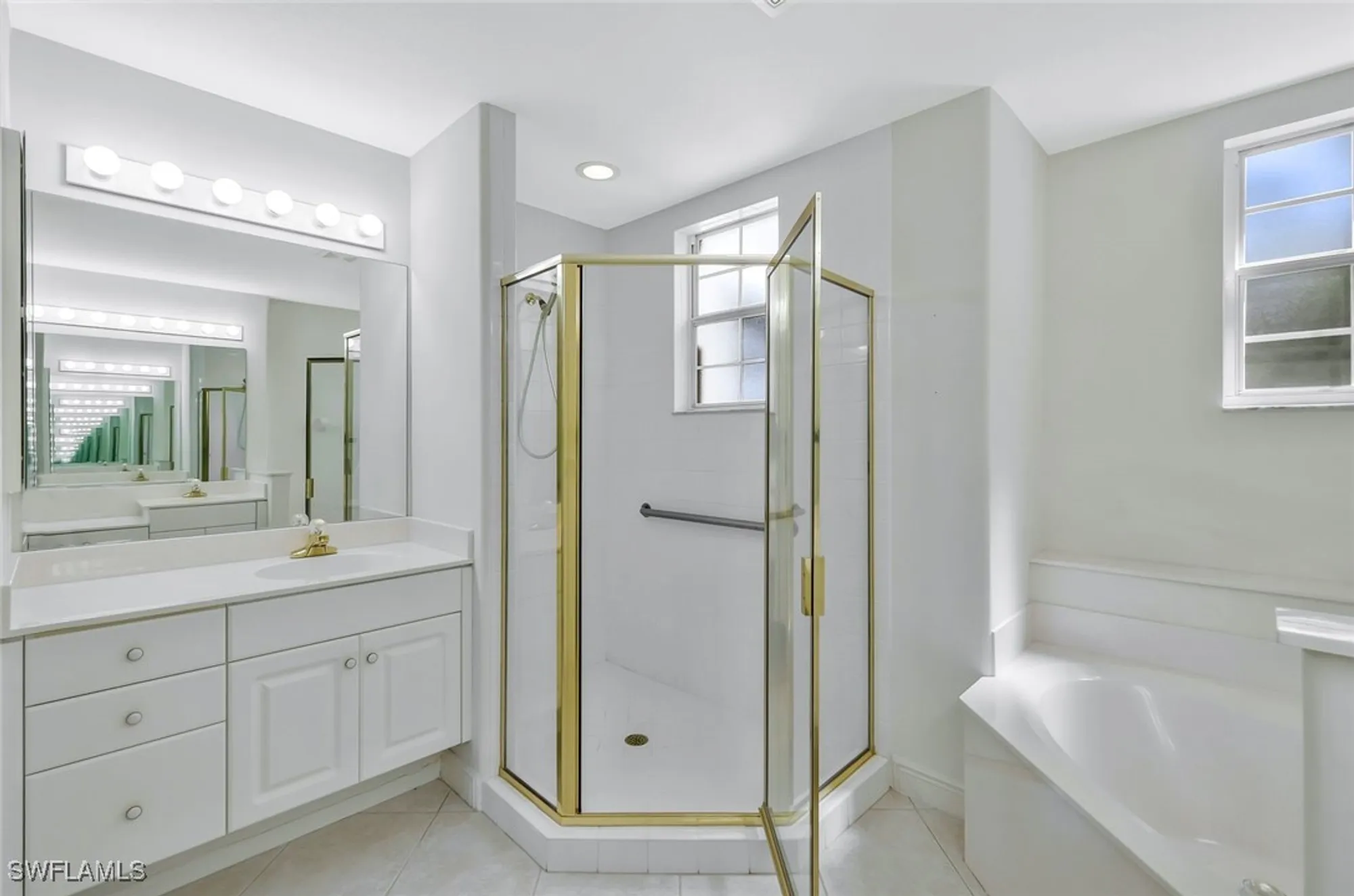 Property Slideshow image 11 of 32 | 558 vintage reserve ln # 19b, Naples, FL, 34119