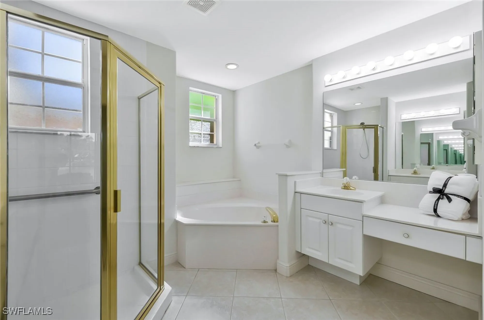 Property Slideshow image 12 of 32 | 558 vintage reserve ln # 19b, Naples, FL, 34119