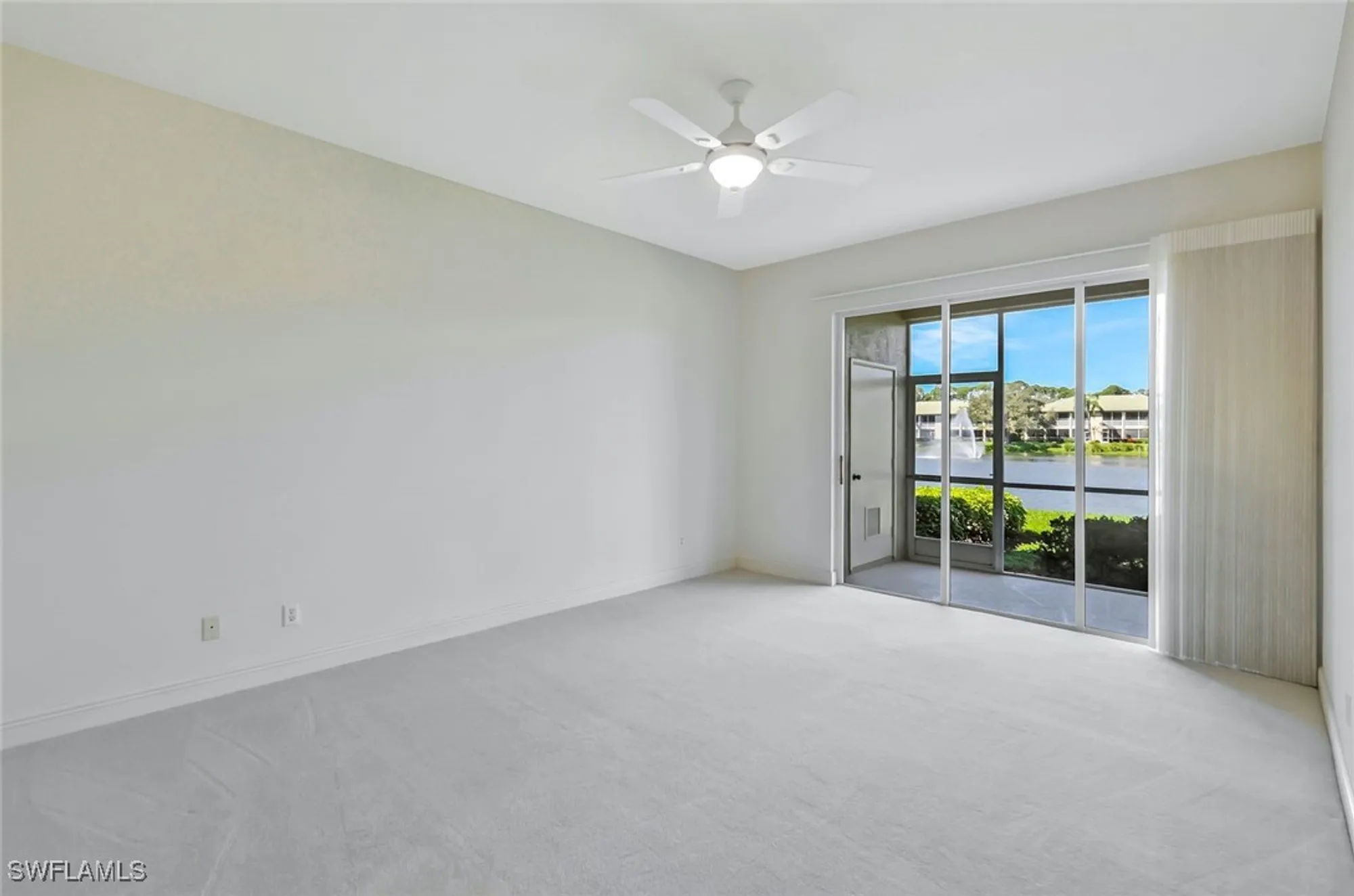 Property Slideshow image 13 of 32 | 558 vintage reserve ln # 19b, Naples, FL, 34119