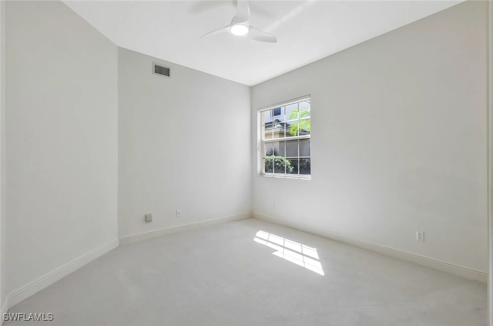 Property Slideshow image 8 of 32 | 558 vintage reserve ln # 19b, Naples, FL, 34119