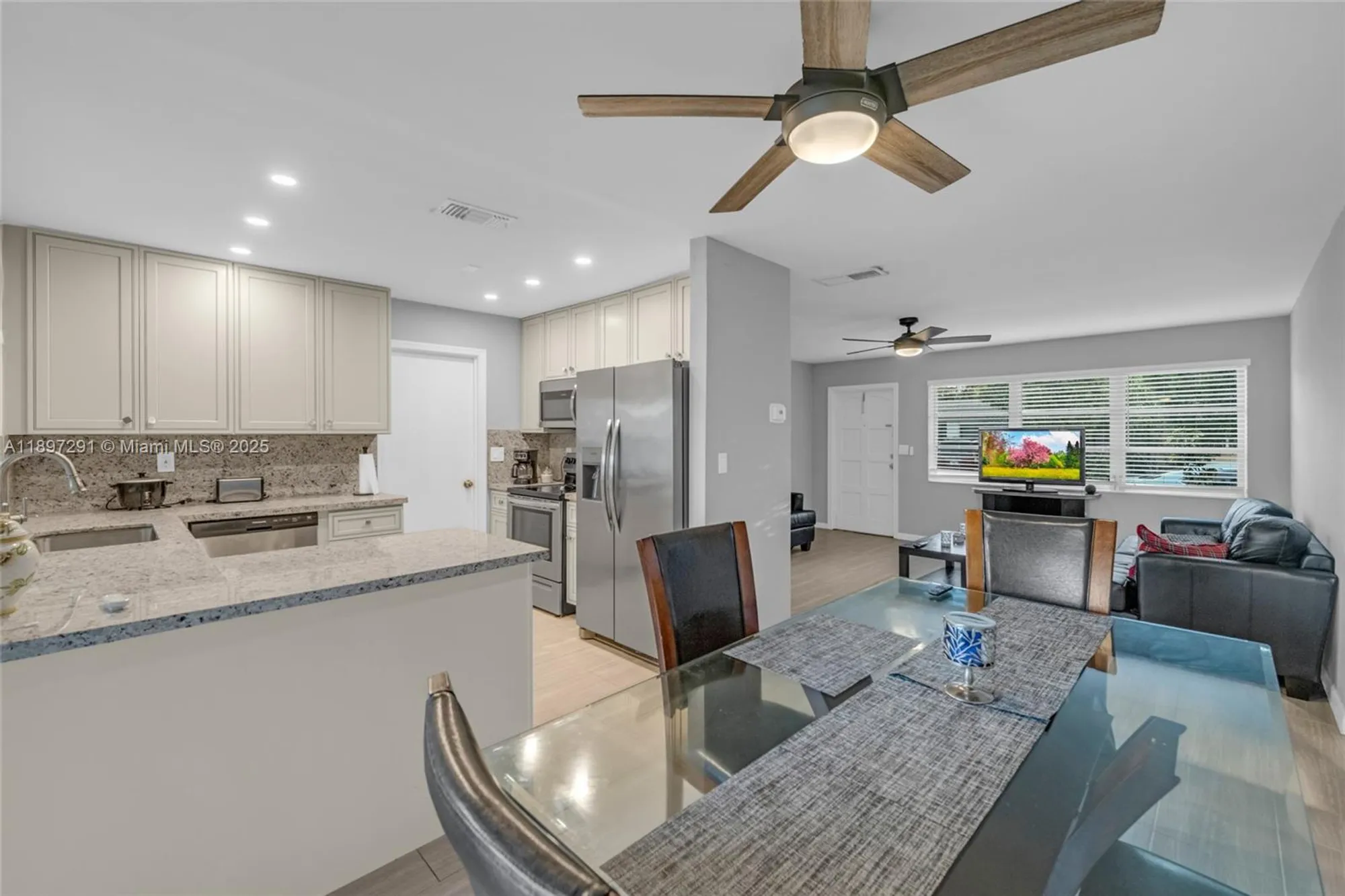 Property Slideshow image 12 of 27 | 980 nw 69th ave, Margate, FL, 33063