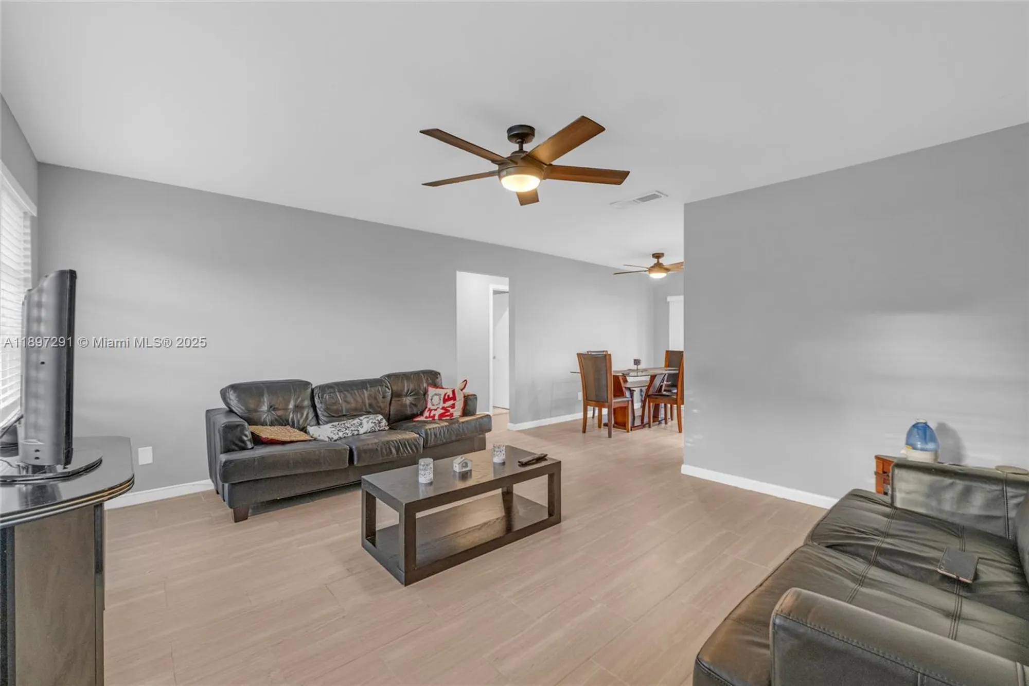 Property Slideshow image 5 of 27 | 980 nw 69th ave, Margate, FL, 33063