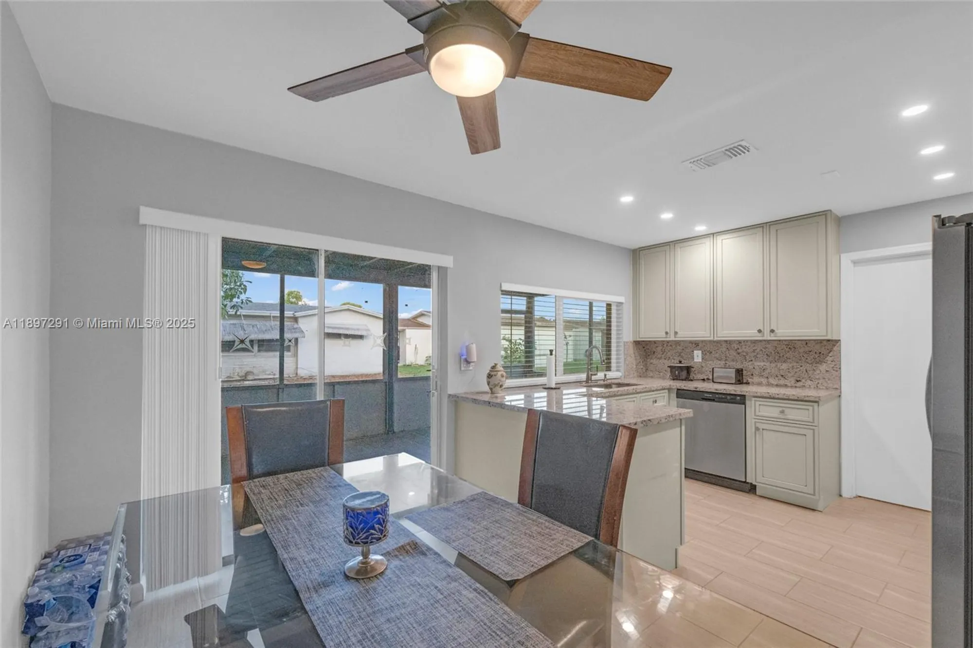 Property Slideshow image 8 of 27 | 980 nw 69th ave, Margate, FL, 33063