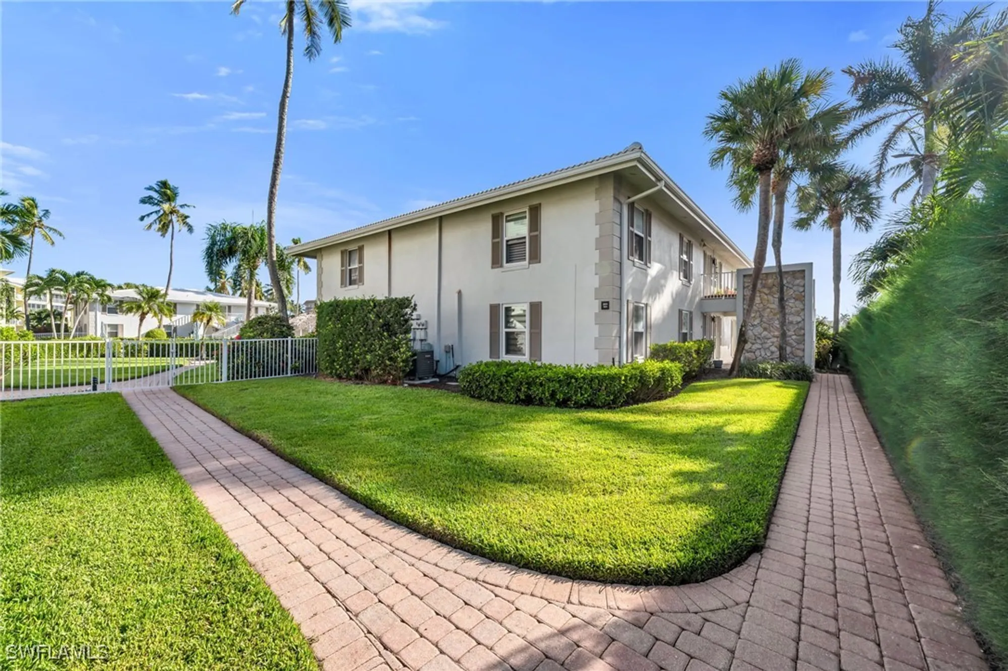 Property Slideshow image 16 of 26 | 2800 gulf shore blvd 101, Naples, FL, 34103