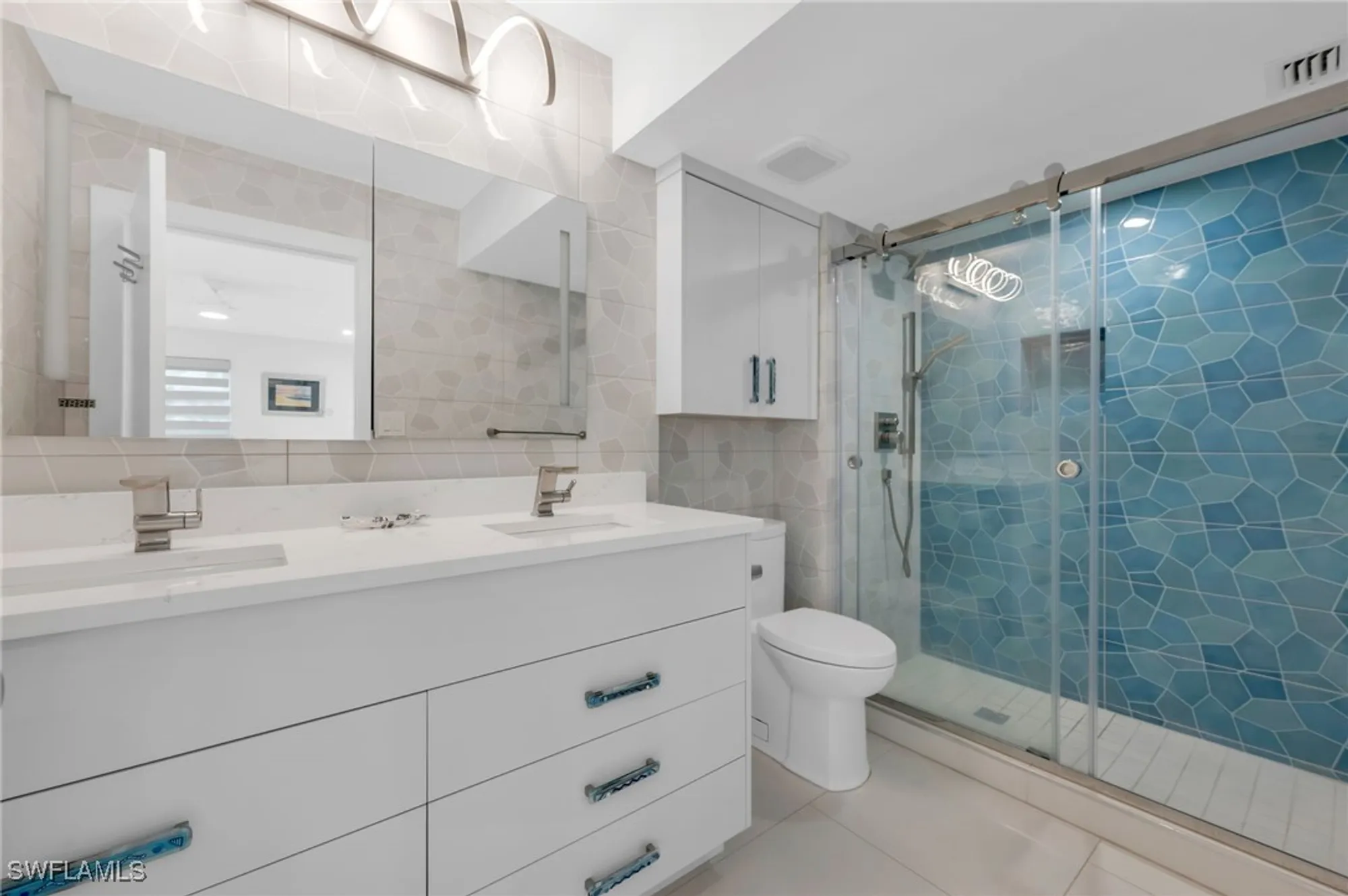 Property Slideshow image 13 of 26 | 2800 gulf shore blvd 101, Naples, FL, 34103