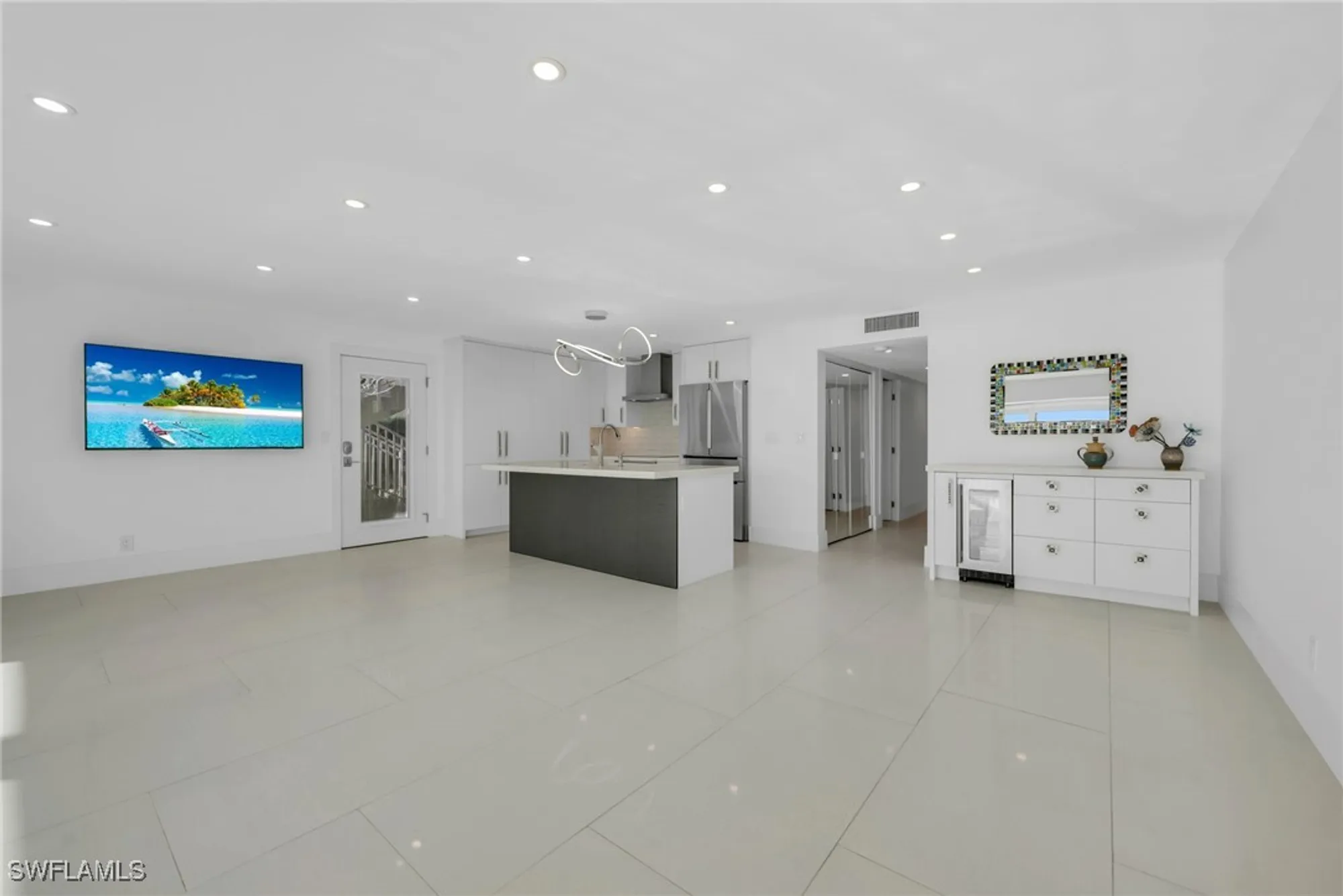 Property Slideshow image 5 of 26 | 2800 gulf shore blvd 101, Naples, FL, 34103