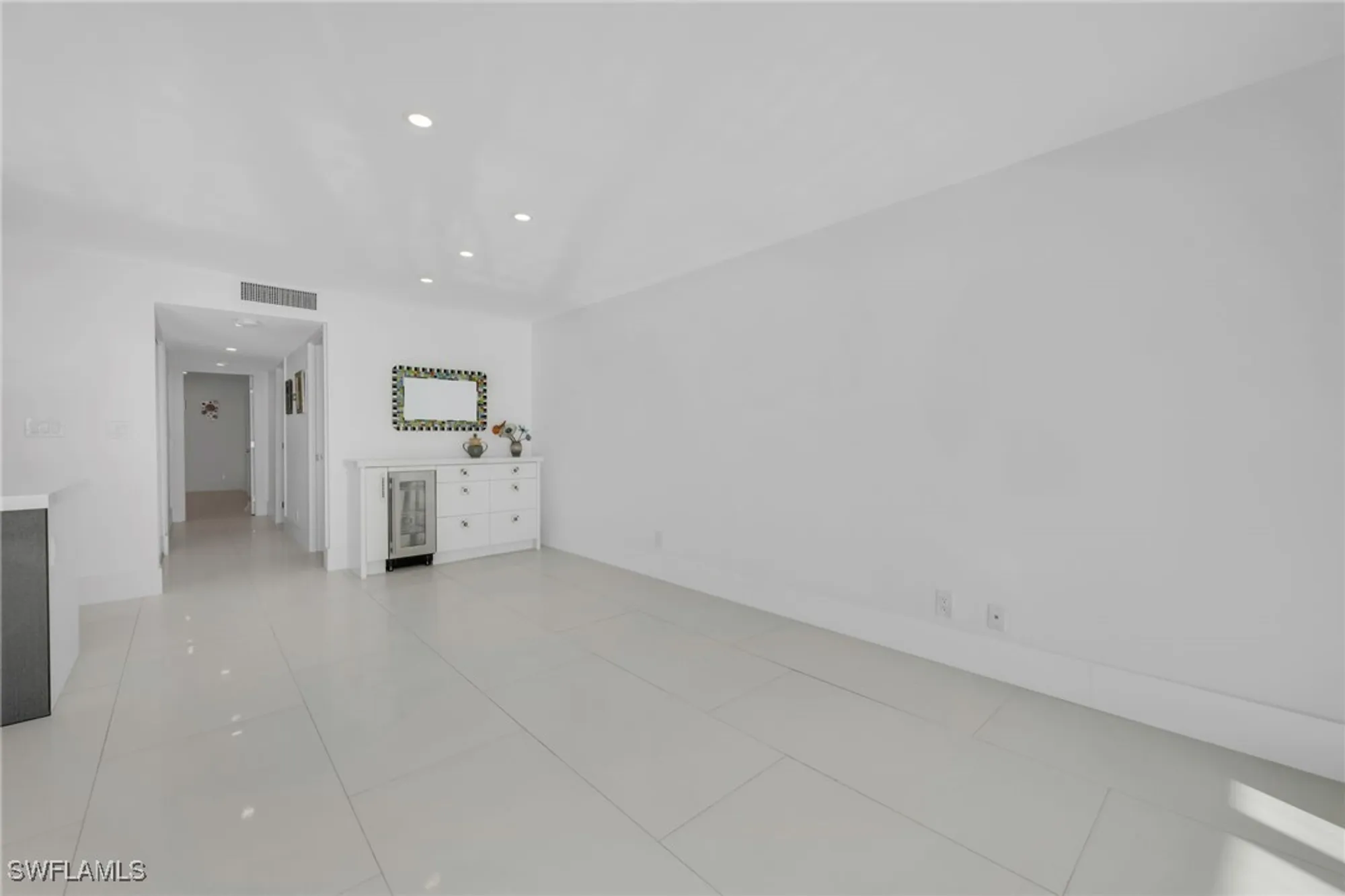 Property Slideshow image 6 of 26 | 2800 gulf shore blvd 101, Naples, FL, 34103