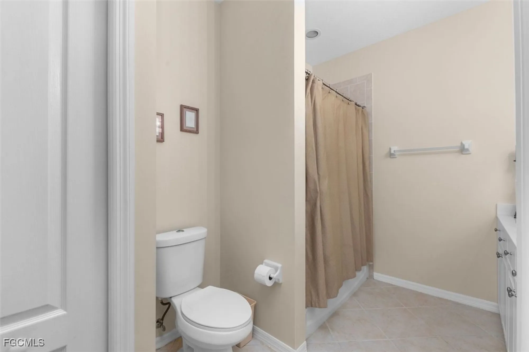 Property Slideshow image 19 of 30 | 3100 cottonwood bnd 1902, Fort Myers, FL, 33905