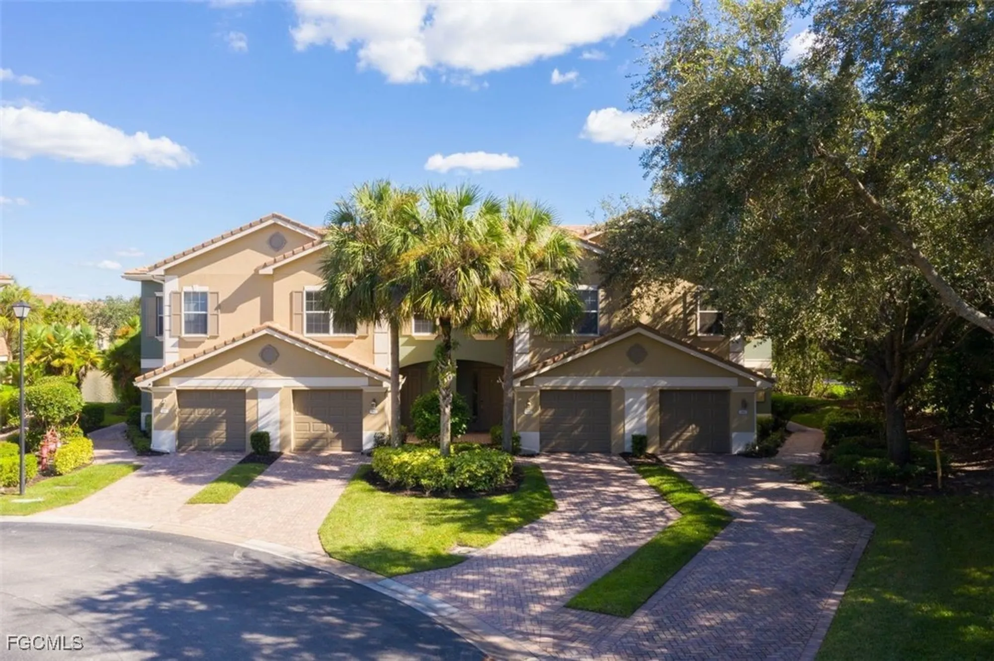 Property Slideshow image 1 of 30 | 3100 cottonwood bnd 1902, Fort Myers, FL, 33905