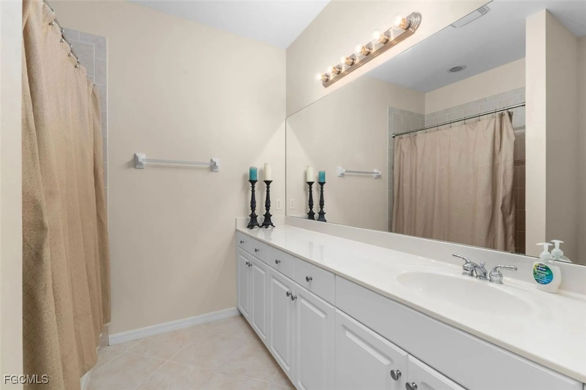 Property Slideshow image 20 of 30 | 3100 cottonwood bnd 1902, Fort Myers, FL, 33905