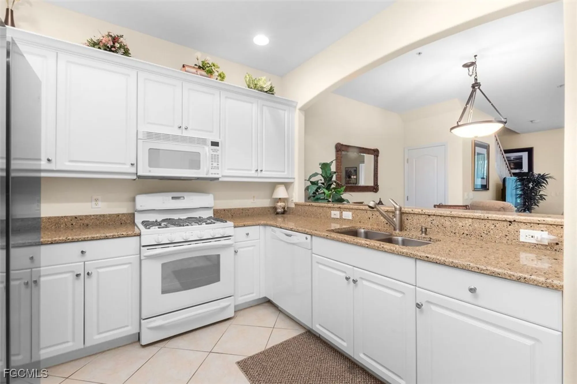 Property Slideshow image 5 of 30 | 3100 cottonwood bnd 1902, Fort Myers, FL, 33905