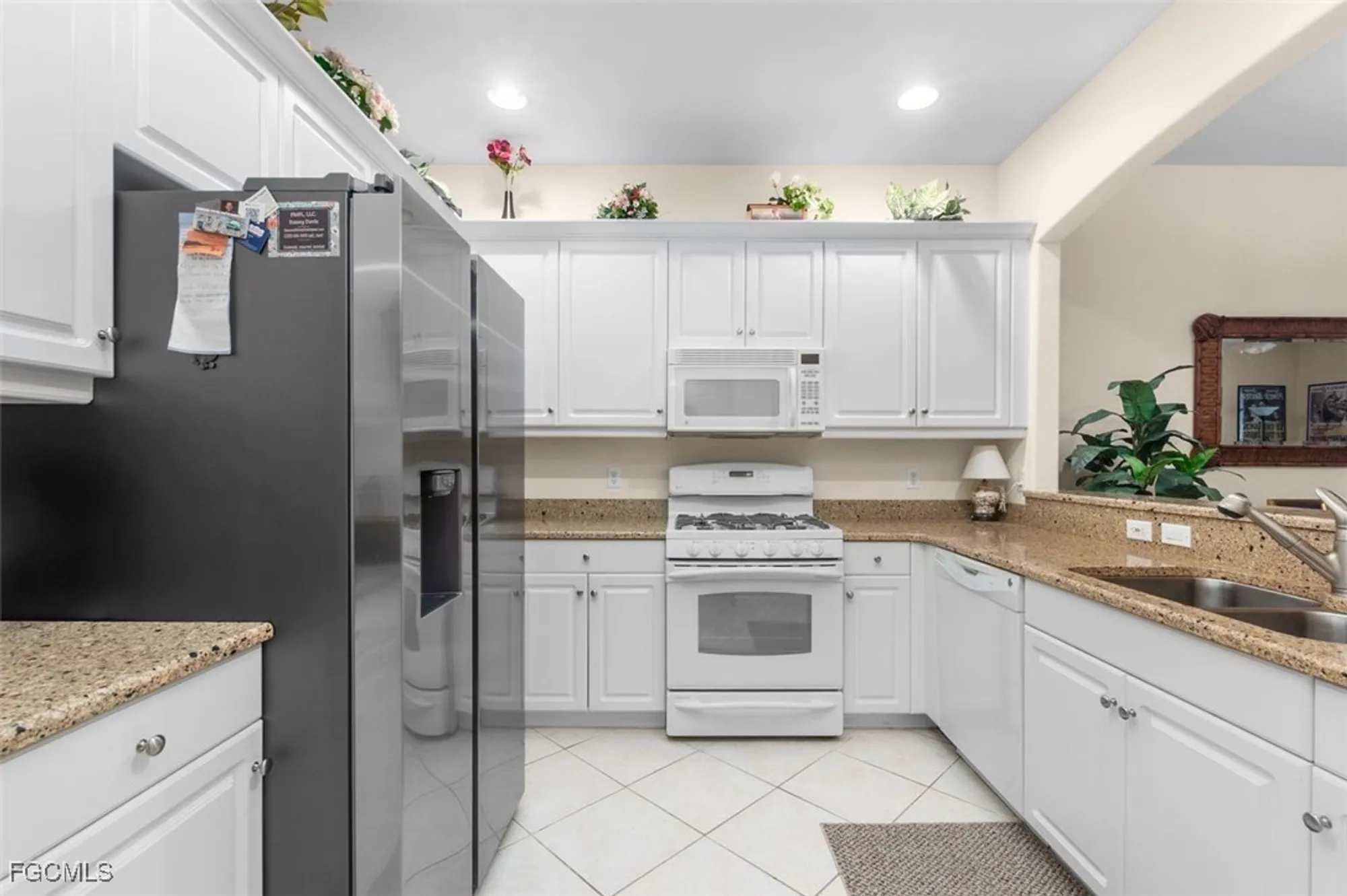 Property Slideshow image 6 of 30 | 3100 cottonwood bnd 1902, Fort Myers, FL, 33905