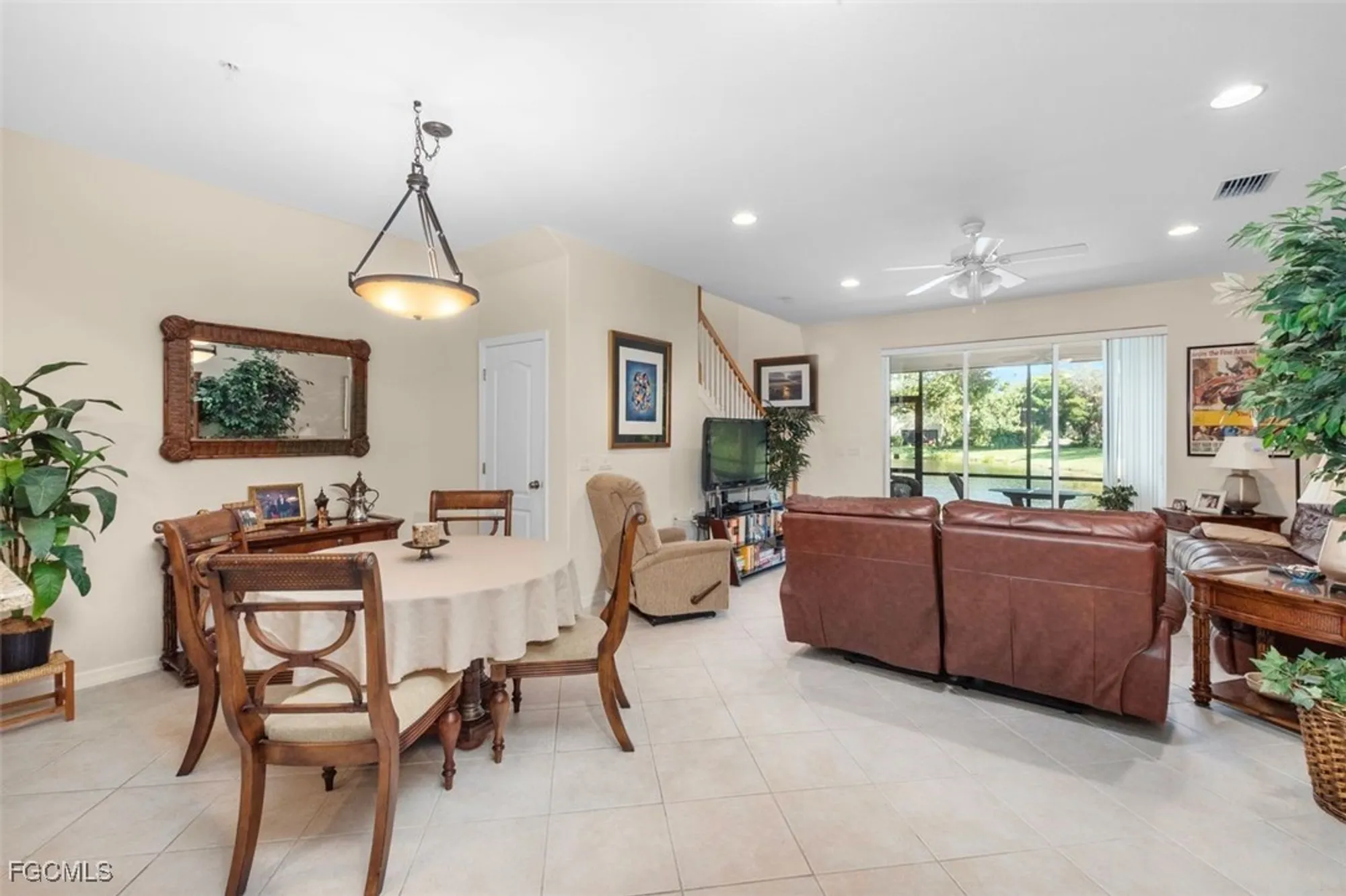 Property Slideshow image 9 of 30 | 3100 cottonwood bnd 1902, Fort Myers, FL, 33905