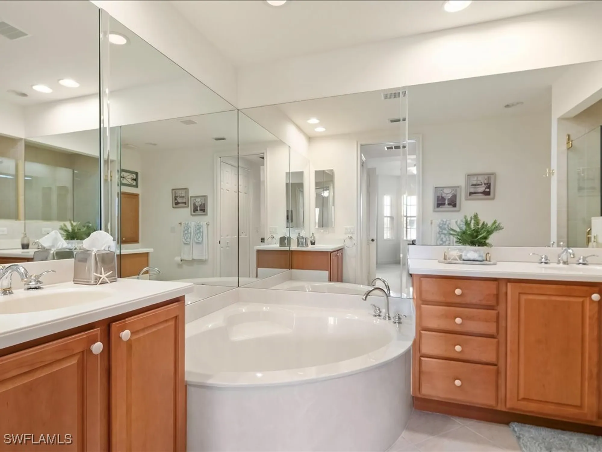 Property Slideshow image 18 of 43 | 7832 hawthorne dr 1902, Naples, FL, 34113