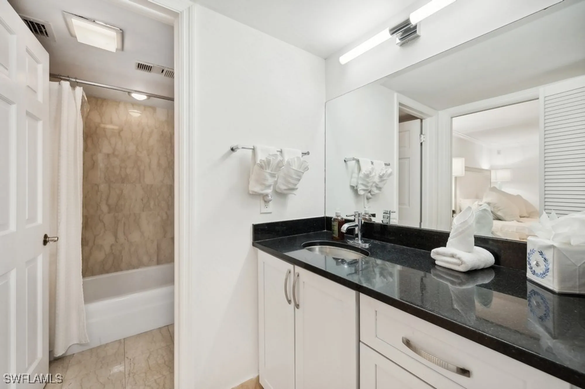 Property Slideshow image 11 of 26 | 222 harbour dr apt 312, Naples, FL, 34103