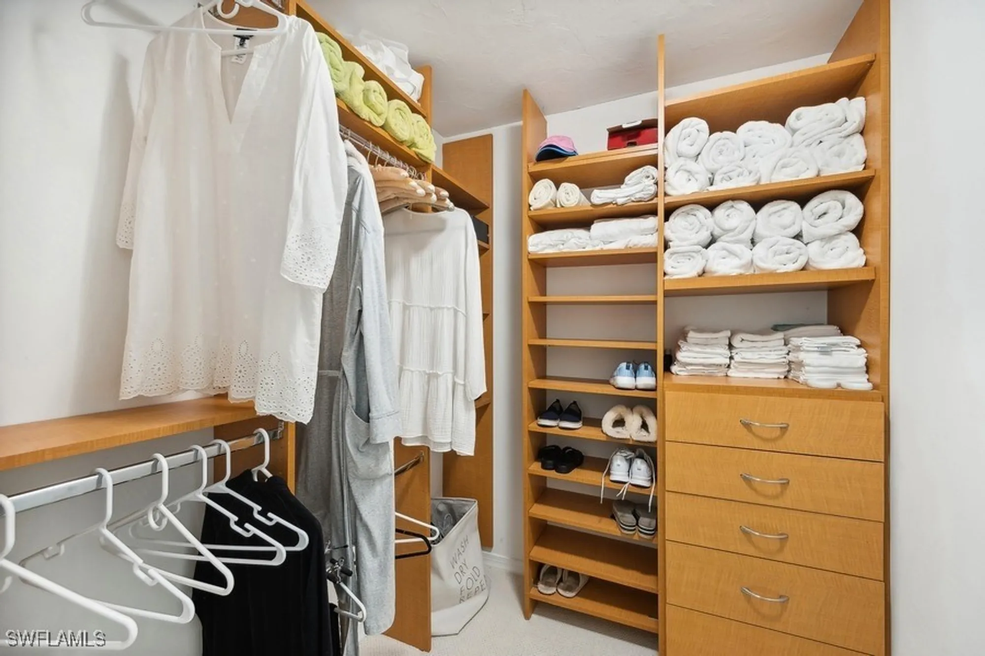 Property Slideshow image 13 of 26 | 222 harbour dr apt 312, Naples, FL, 34103