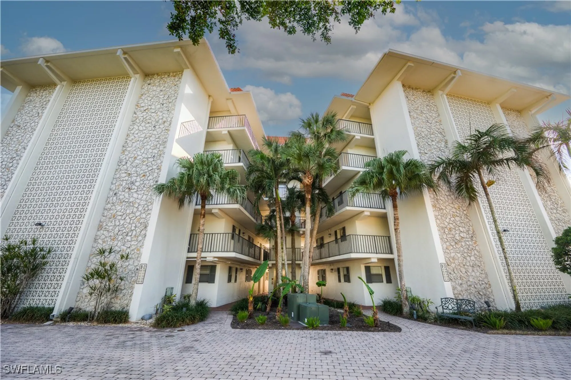 Property Slideshow image 23 of 26 | 222 harbour dr apt 312, Naples, FL, 34103