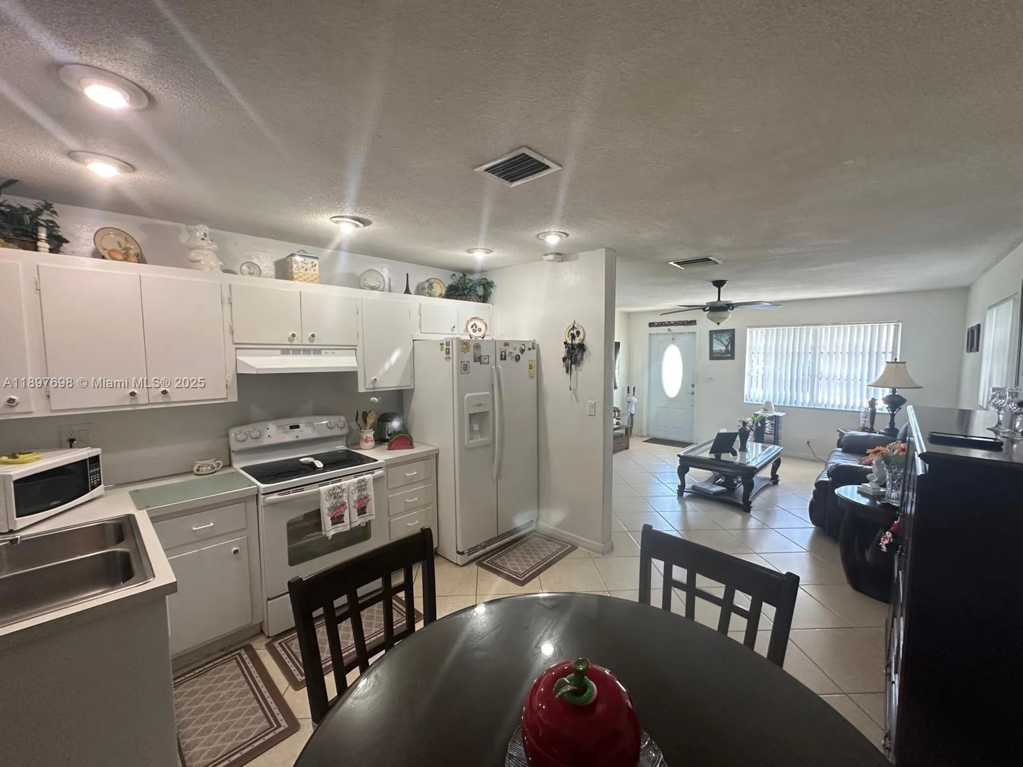 Property Slideshow image 11 of 28 | 4615 nw 47th st, Tamarac, FL, 33319