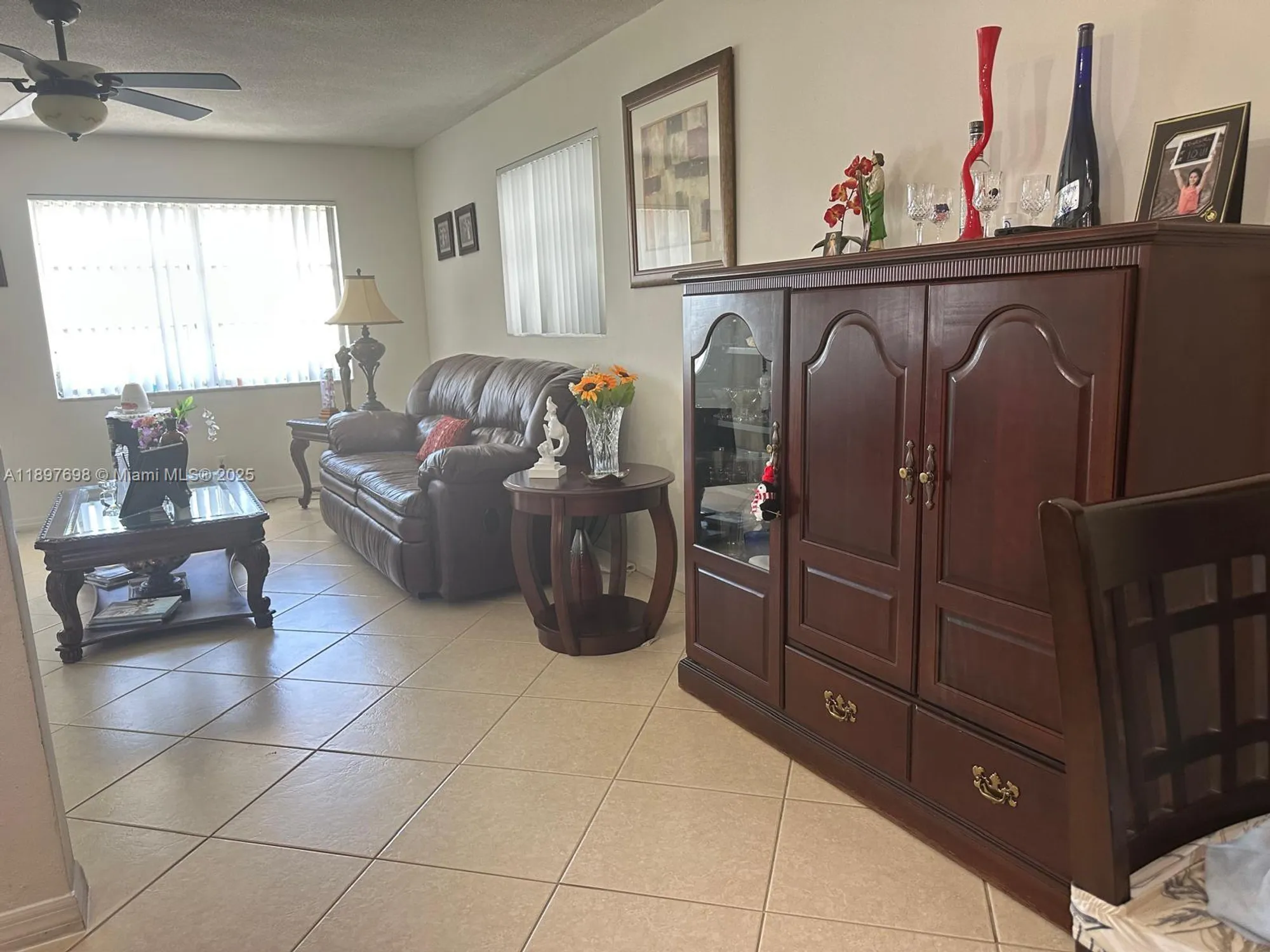 Property Slideshow image 12 of 28 | 4615 nw 47th st, Tamarac, FL, 33319