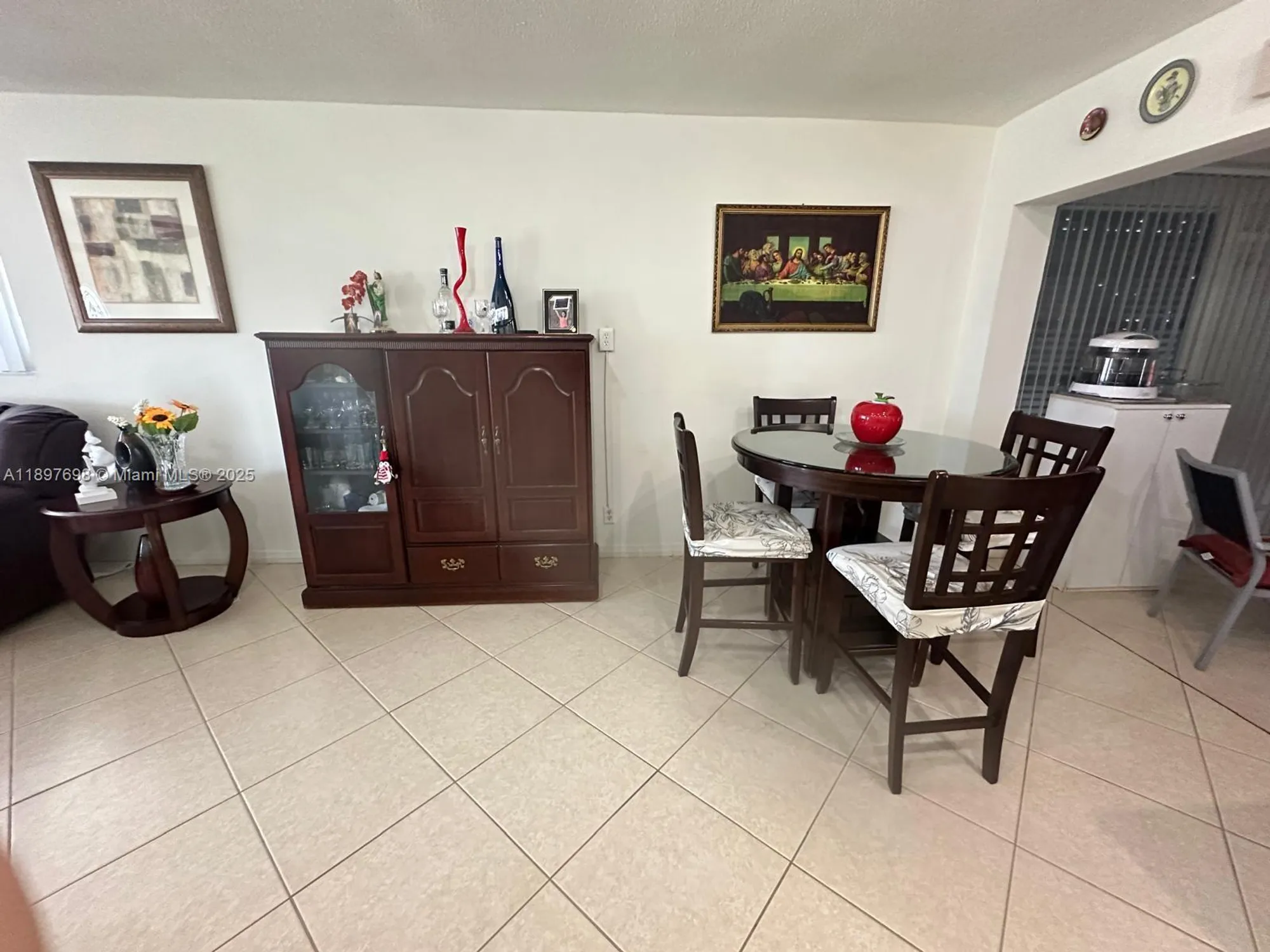 Property Slideshow image 13 of 28 | 4615 nw 47th st, Tamarac, FL, 33319