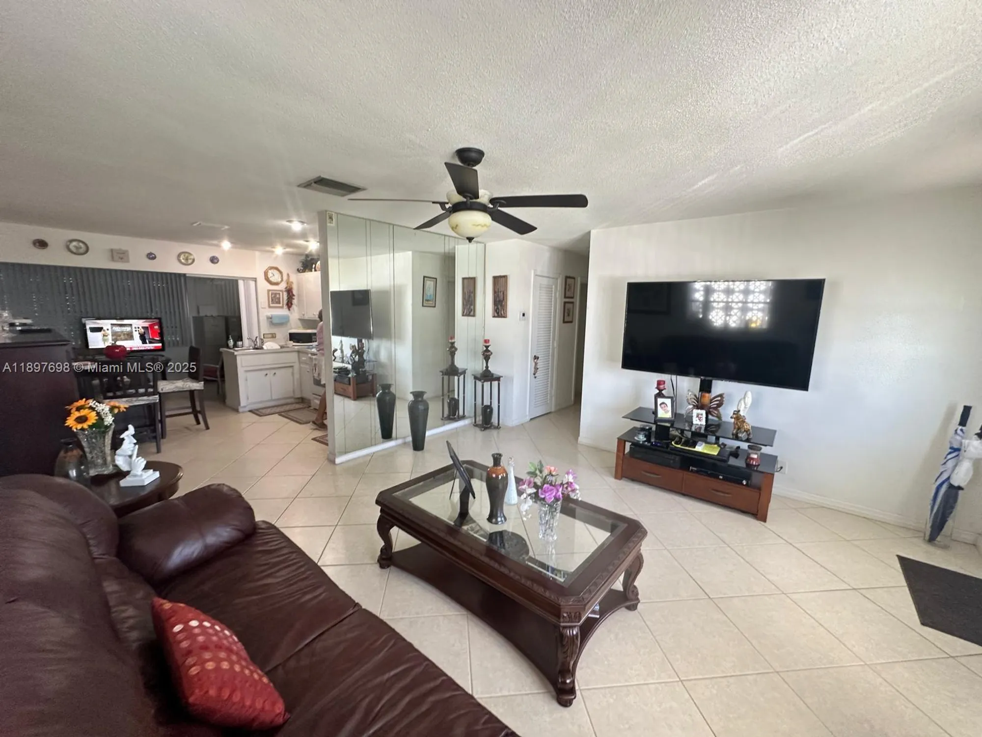 Property Slideshow image 5 of 28 | 4615 nw 47th st, Tamarac, FL, 33319