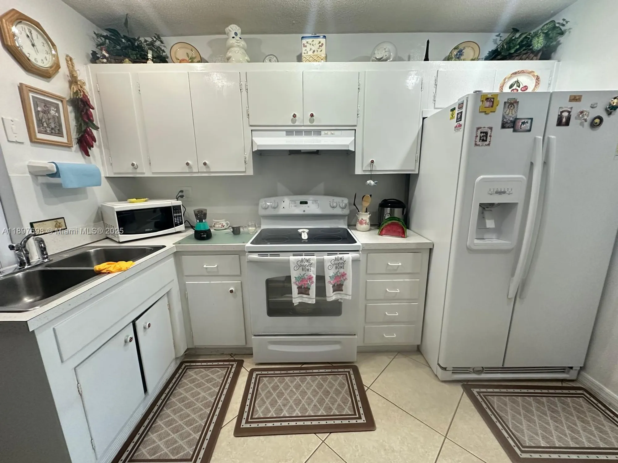 Property Slideshow image 9 of 28 | 4615 nw 47th st, Tamarac, FL, 33319