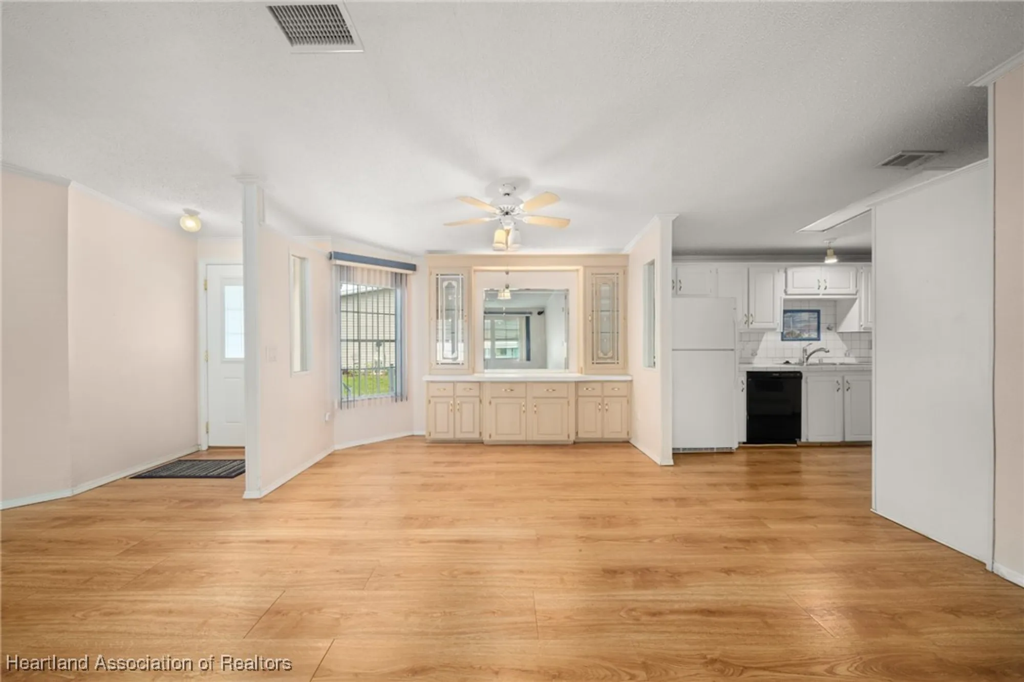 Property Slideshow image 3 of 49 | 2881 e spinnaker dr, Avon Park, FL, 33825