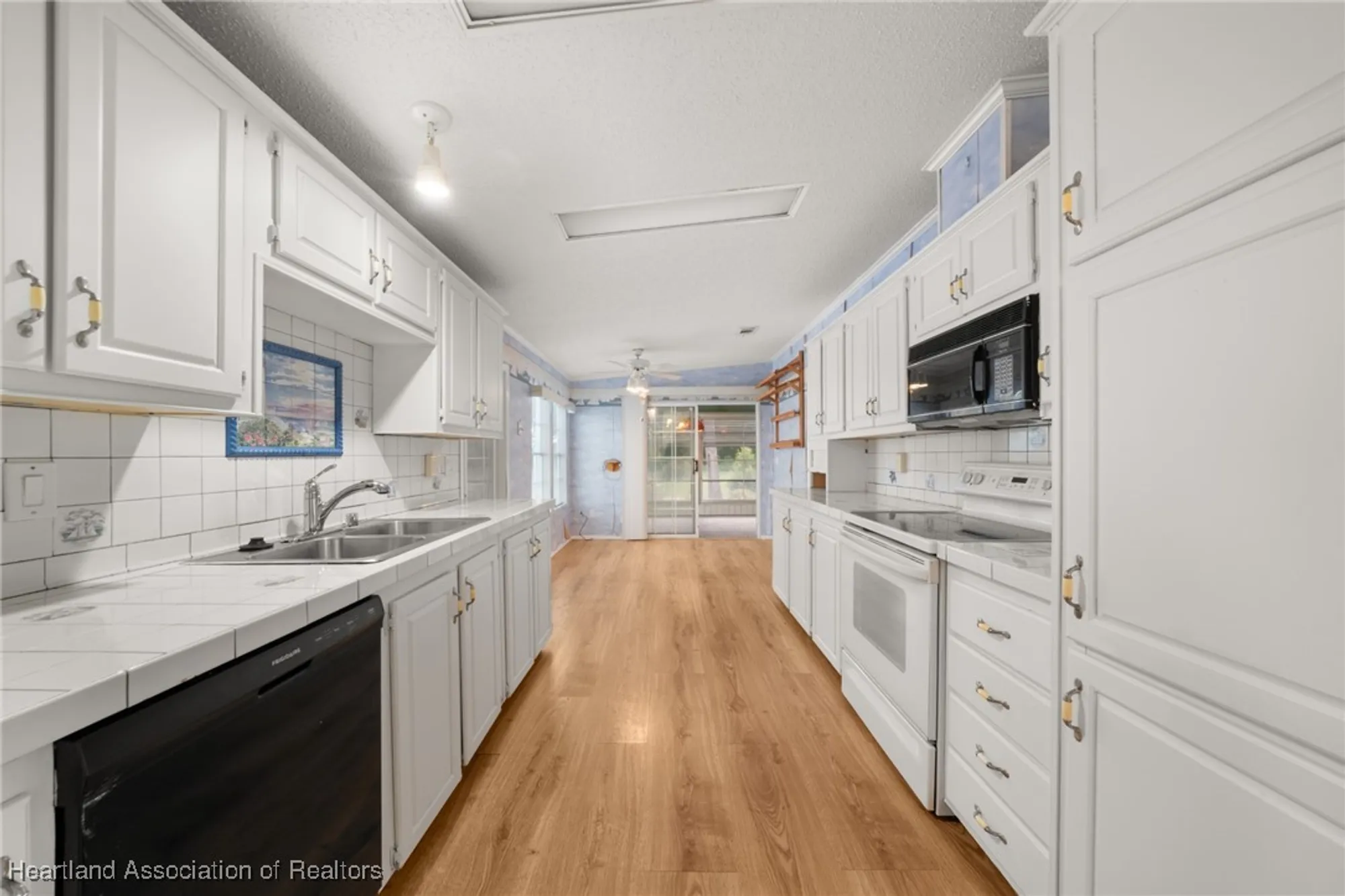 Property Slideshow image 6 of 49 | 2881 e spinnaker dr, Avon Park, FL, 33825