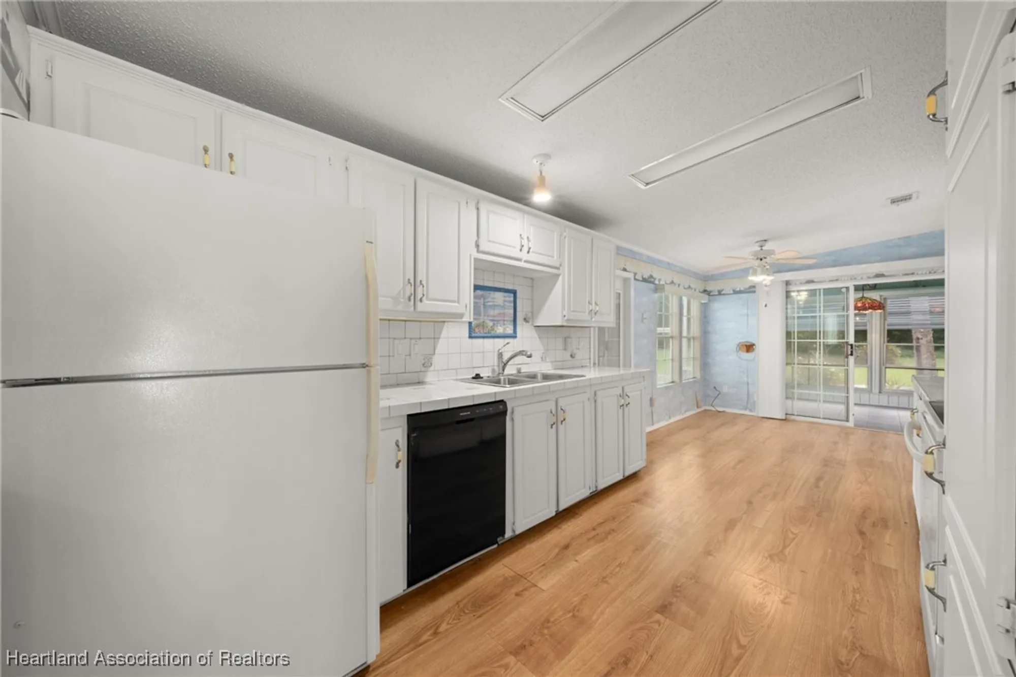 Property Slideshow image 7 of 49 | 2881 e spinnaker dr, Avon Park, FL, 33825